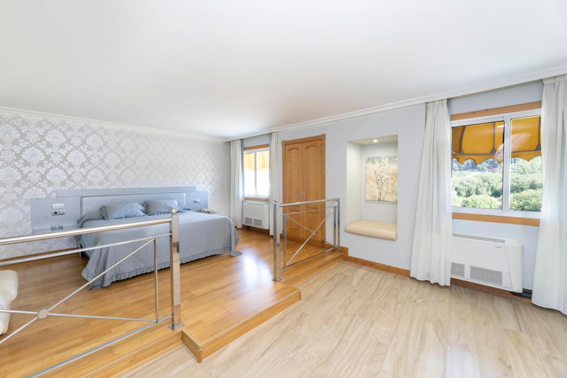 HOTEL HOLIDAY camino de Santiago por la costa