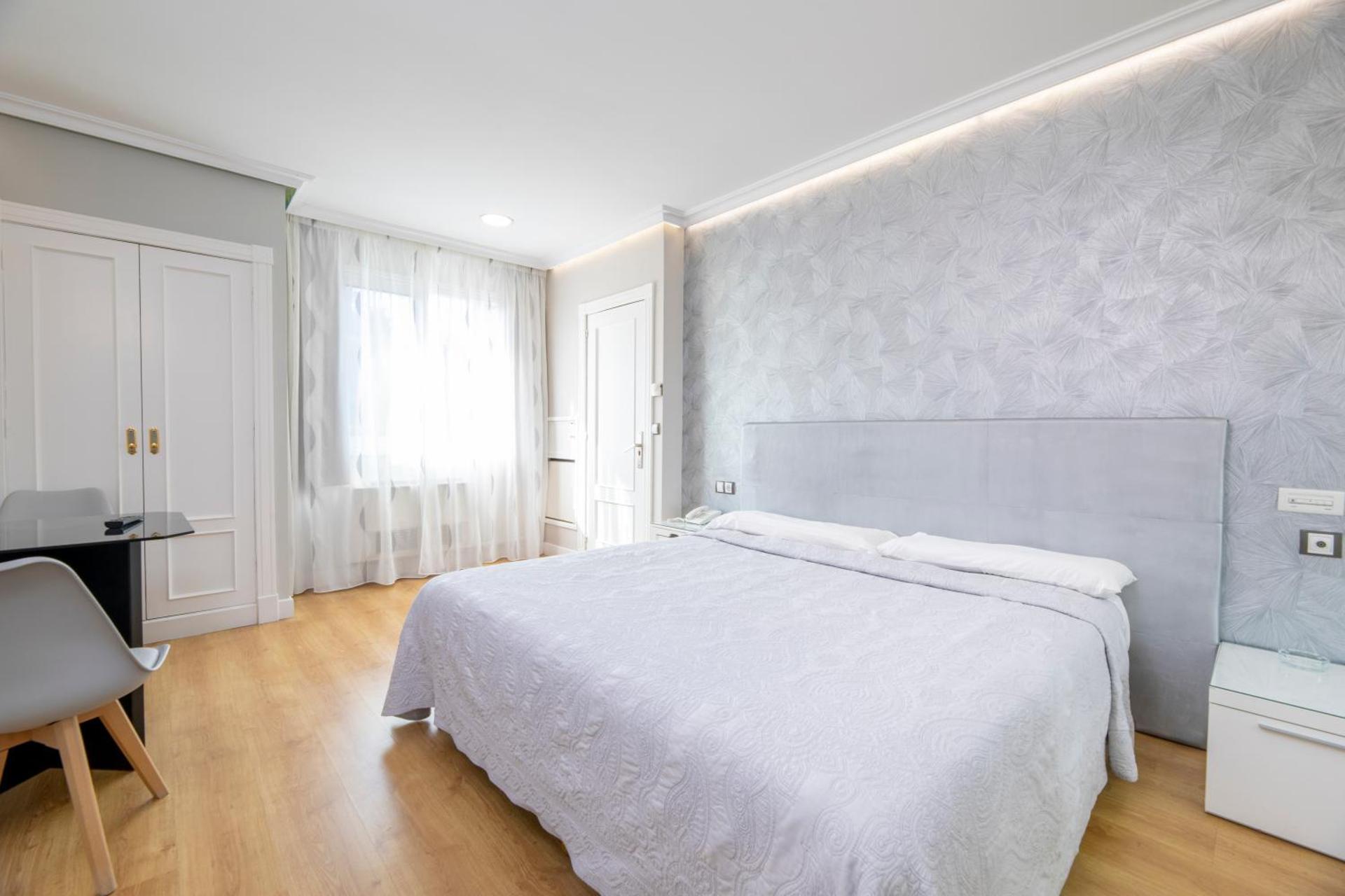 HOTEL HOLIDAY camino de Santiago por la costa