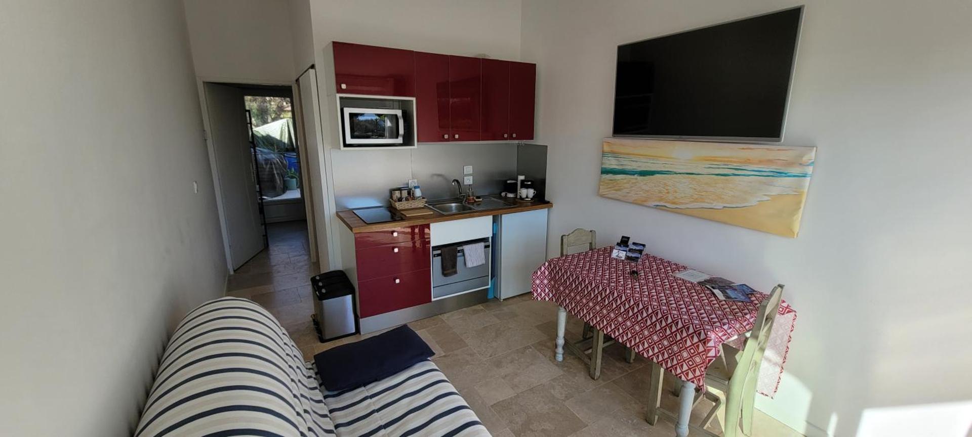 Kitchen or kitchenette