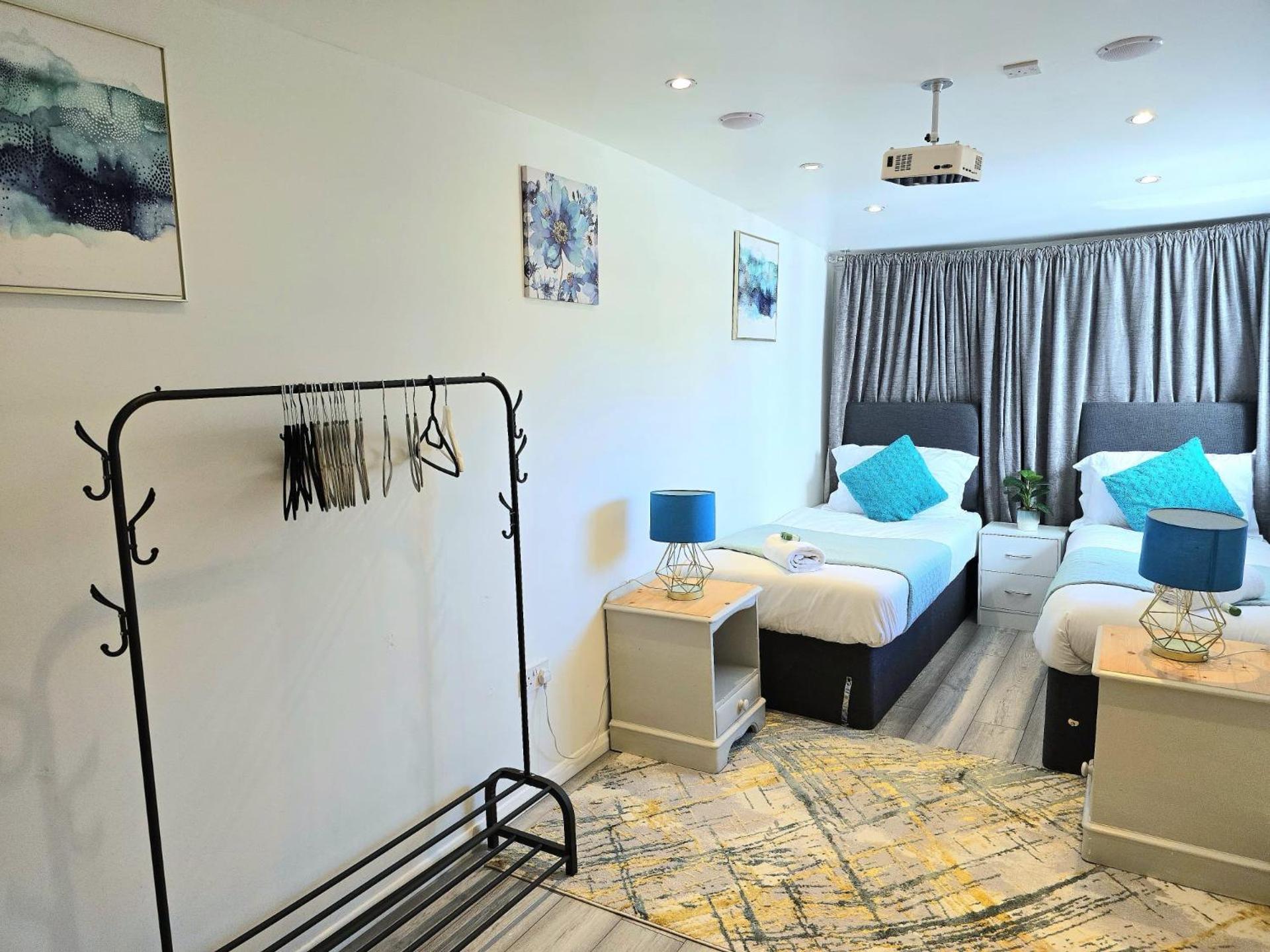 Large House, Home for Contractors- Park Free