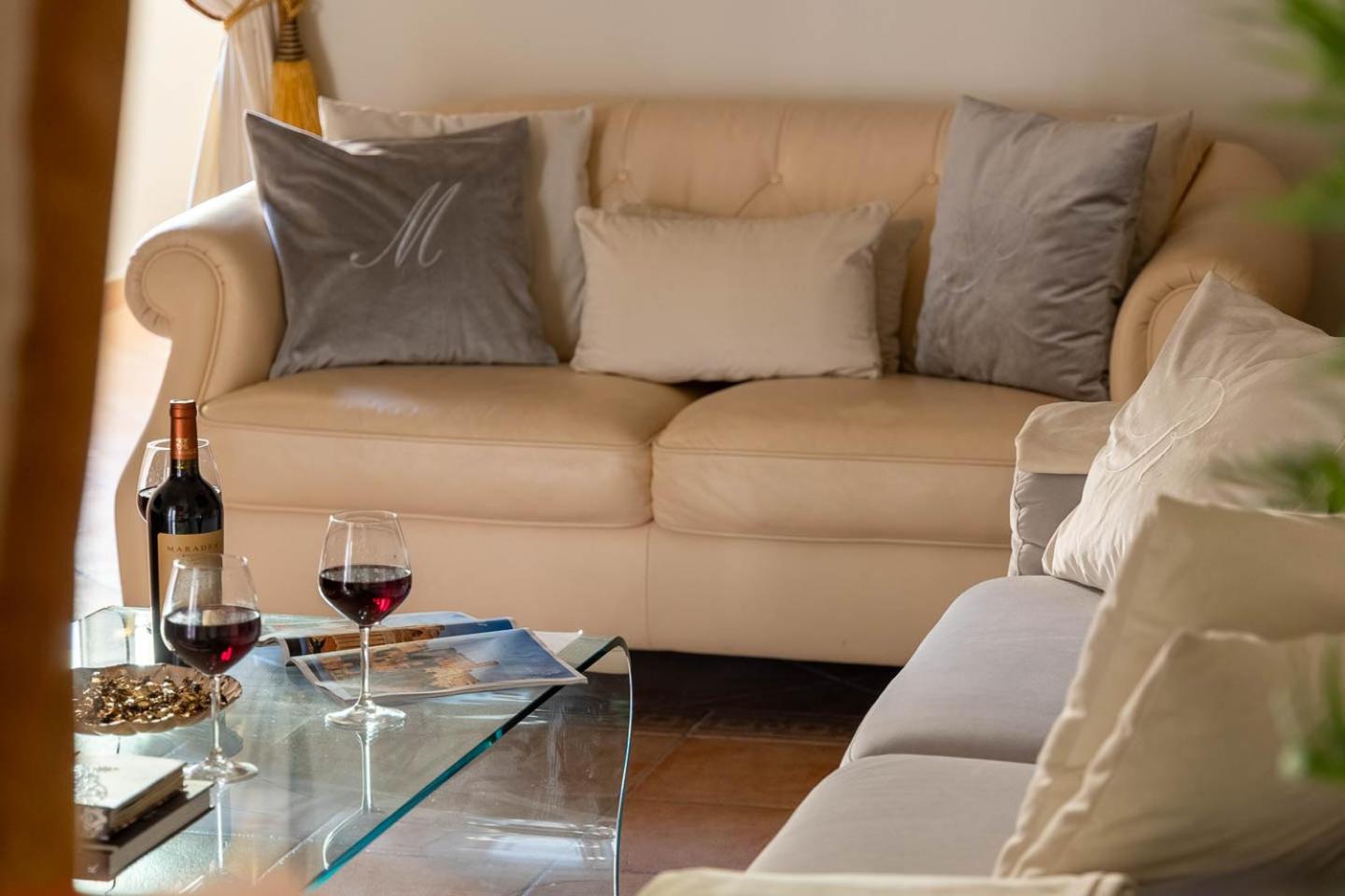 Communal lounge/ TV room