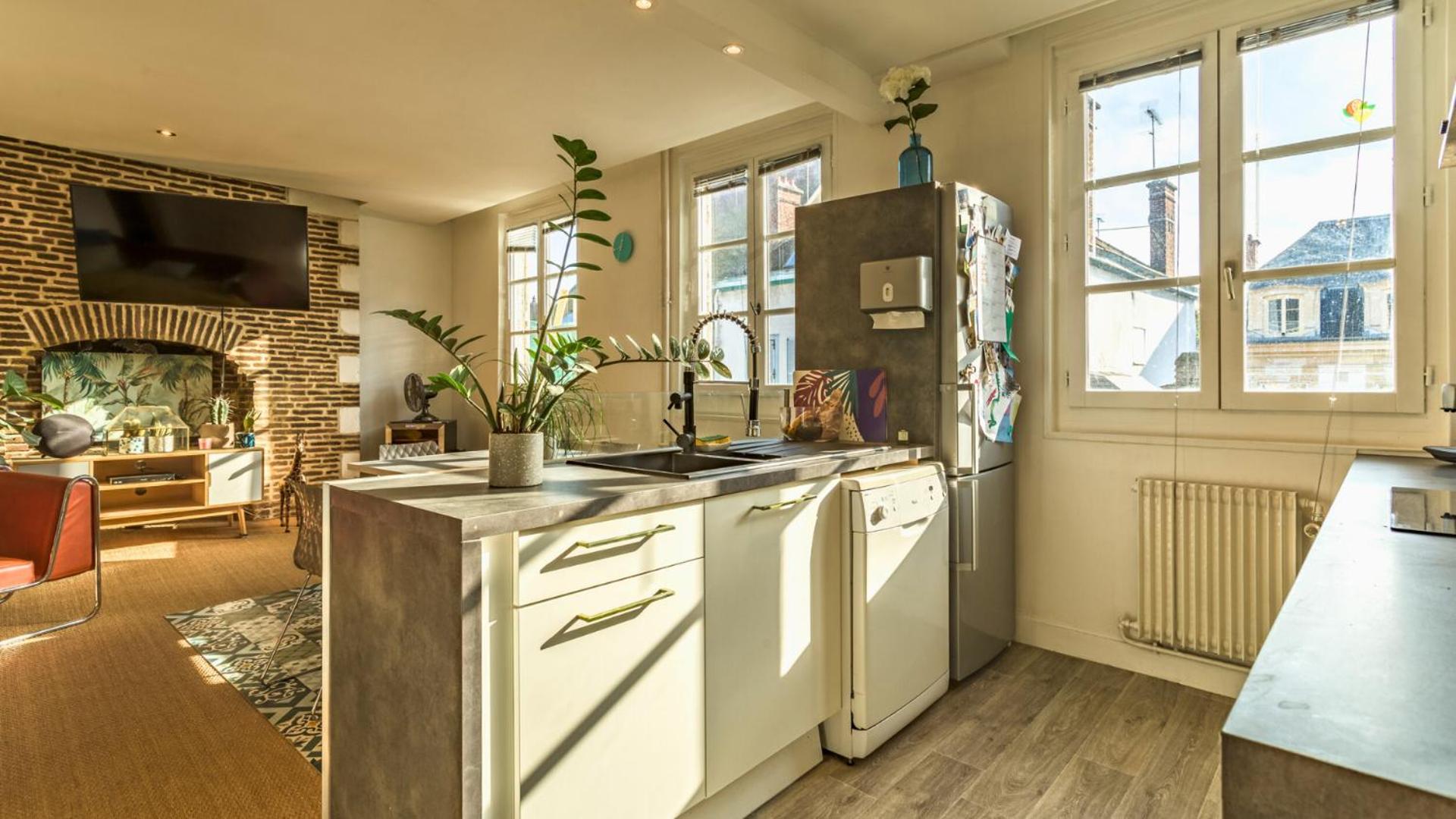 Kitchen or kitchenette