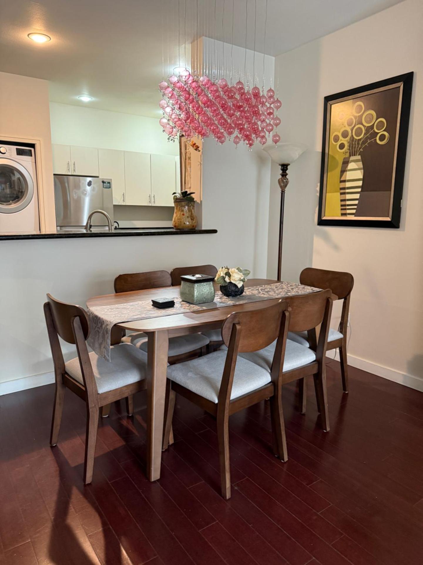 Cozy home nearby most attractions Seattle center