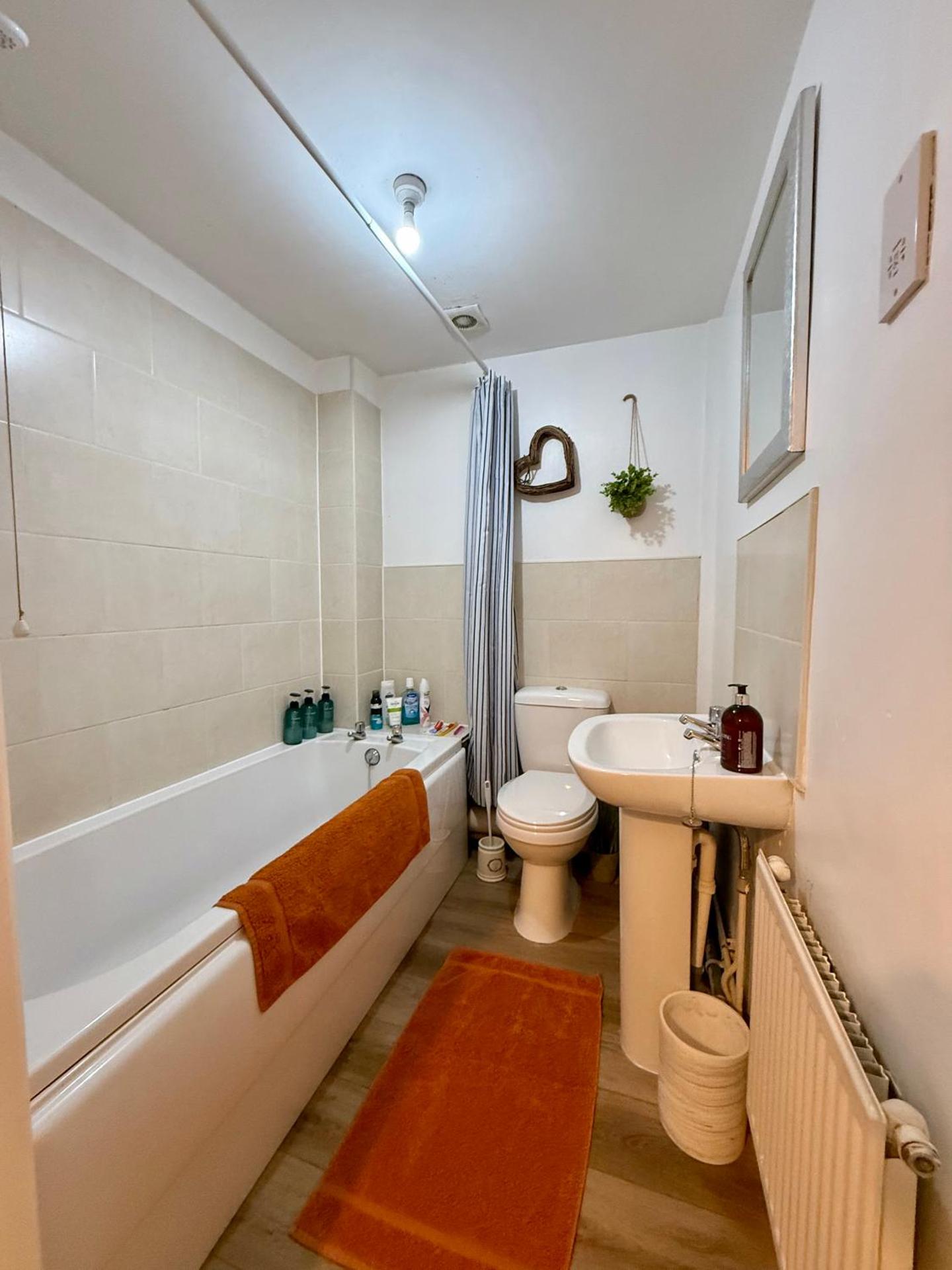 The Chapel - Worcester City - FREE Parking, WI-FI, Toiletries - TVs in rooms - Stocked kitchen - Entire Apart - Self Check-In - Outside Space