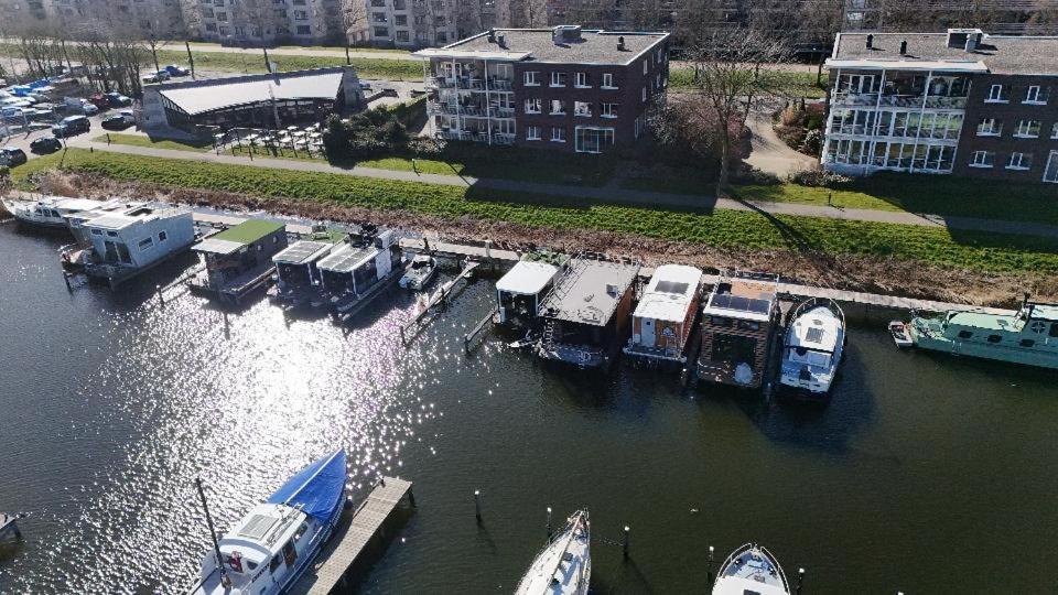 Tiny lake houses near the beach and centre by Weltevreden Experience