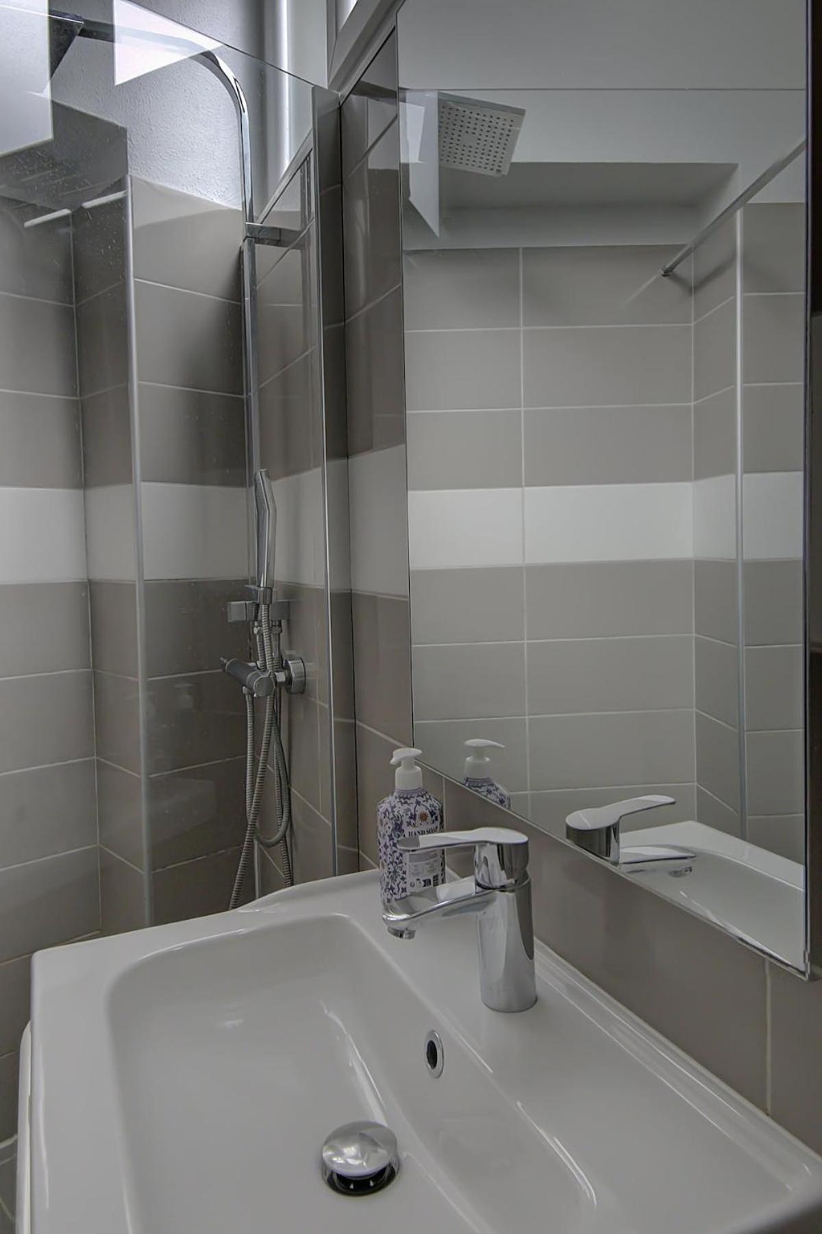 Saint Genevieve Chic