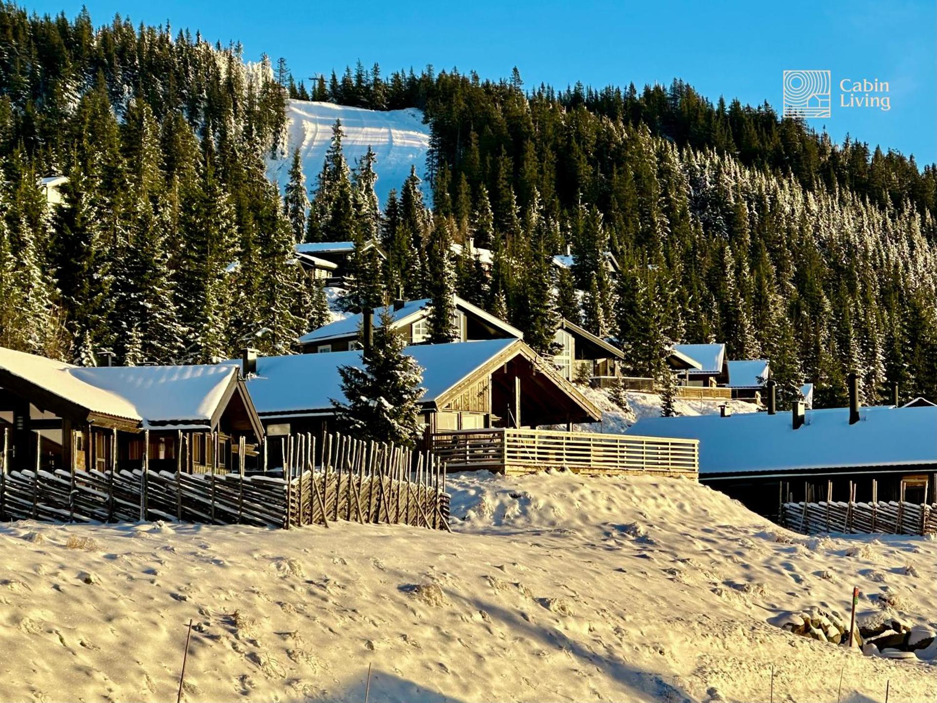 Modern sports cabin on Sjusjøen with sauna and waxing room
