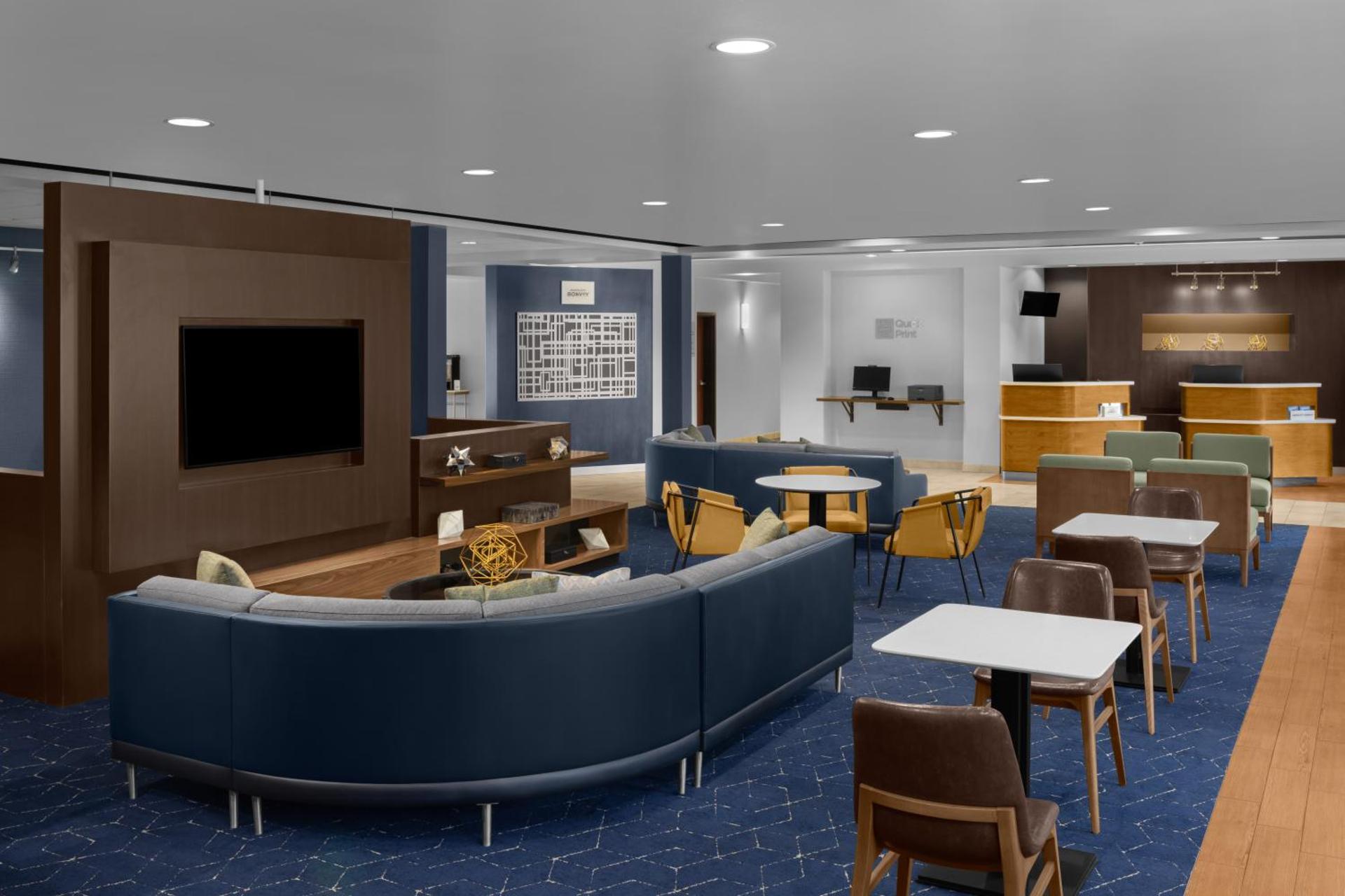 Communal lounge/ TV room