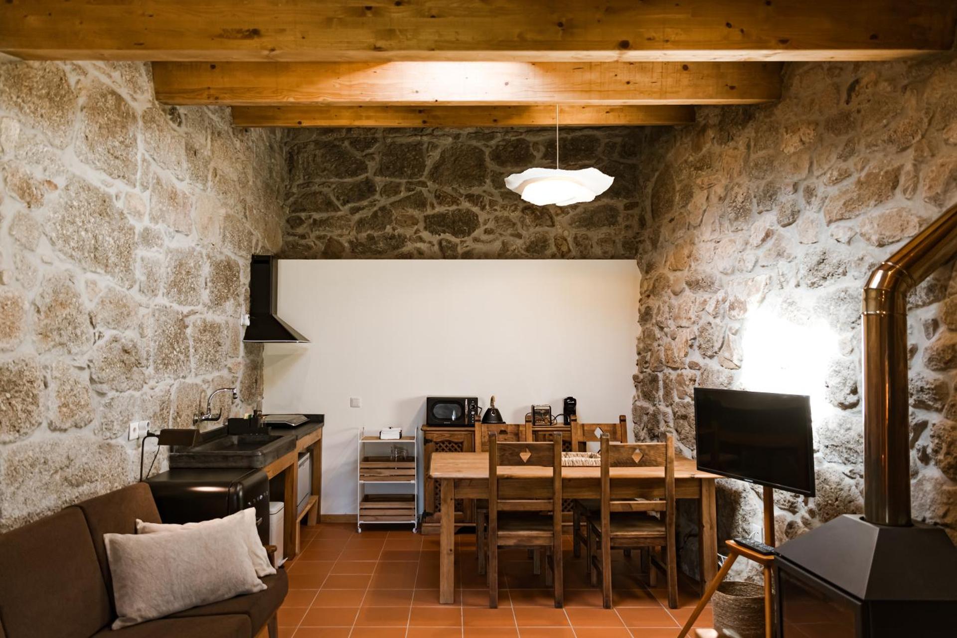 Quinta da Portela - Casa Visconde Arneiros - by RowdHouses