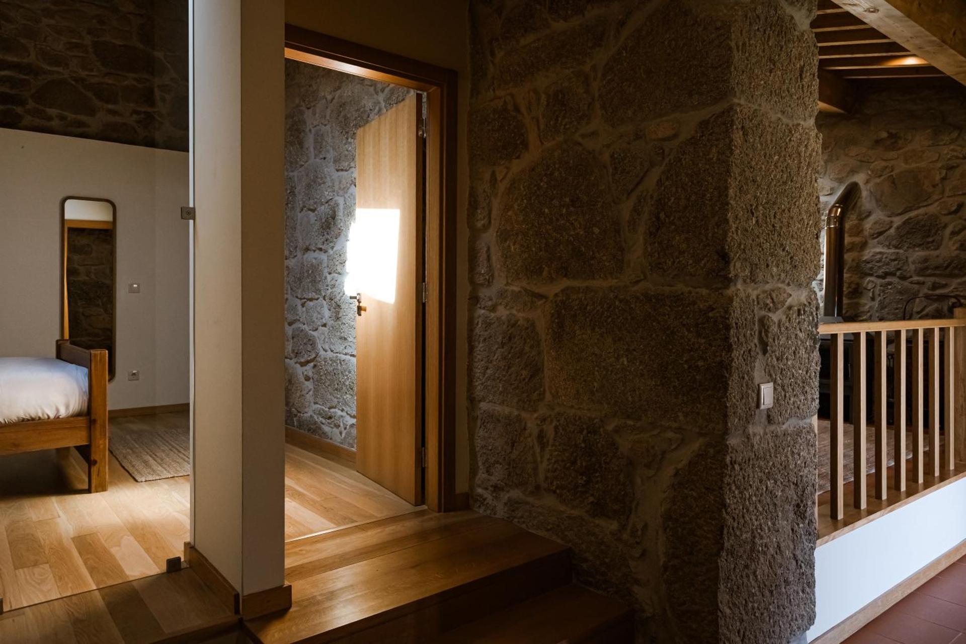 Quinta da Portela - Casa Visconde Arneiros - by RowdHouses