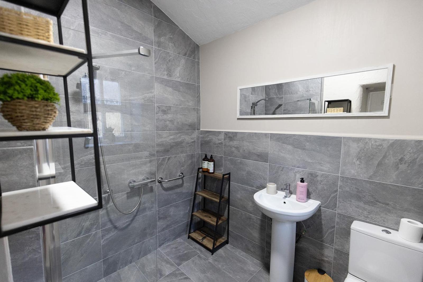 WEST VIEW COTTAGE - Charming Wensley Cottage in the Heart of Peaks