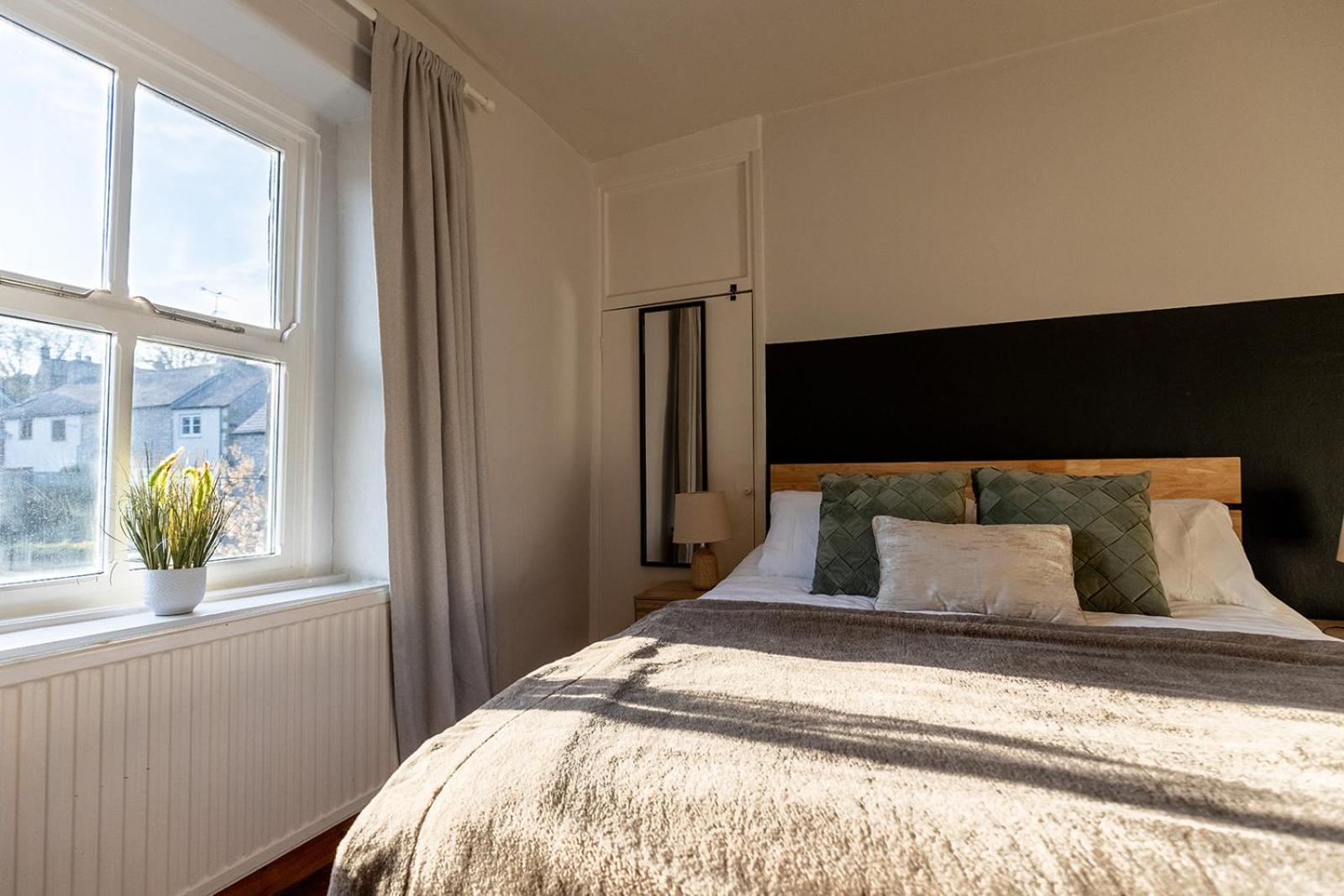 WEST VIEW COTTAGE - Charming Wensley Cottage in the Heart of Peaks