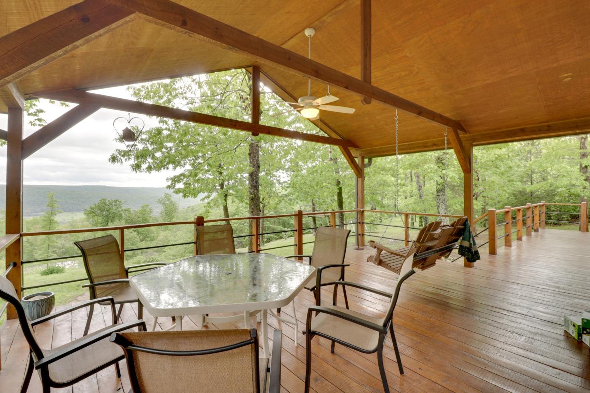 Bullfrog Bluff Mountain View Cabin with Deck!