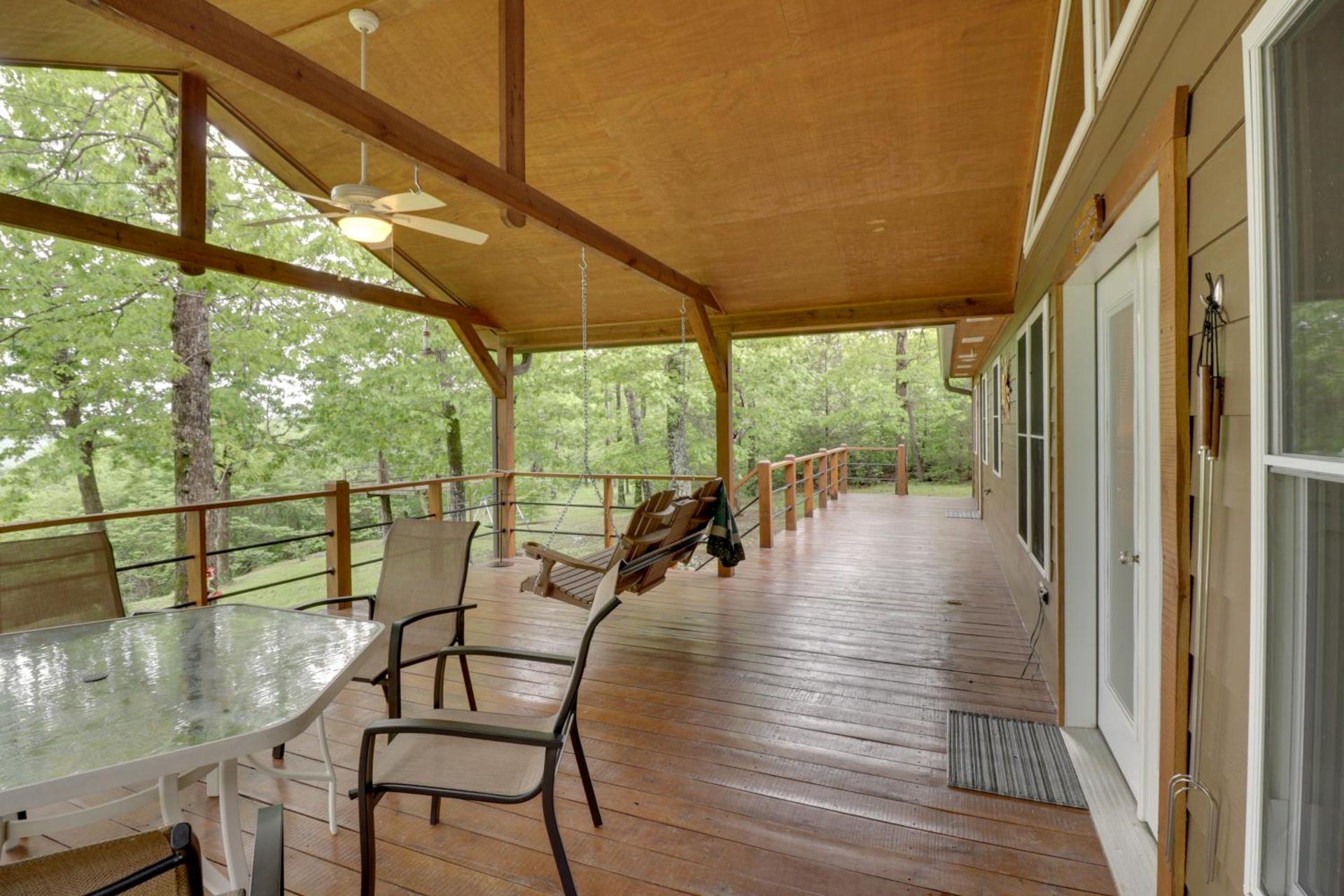Bullfrog Bluff Mountain View Cabin with Deck!