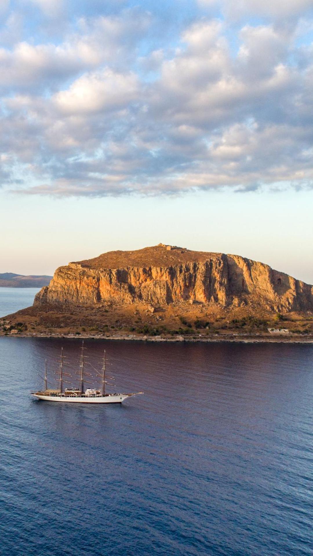 Ypatia Cozy Castle Suite Apartment with Loft