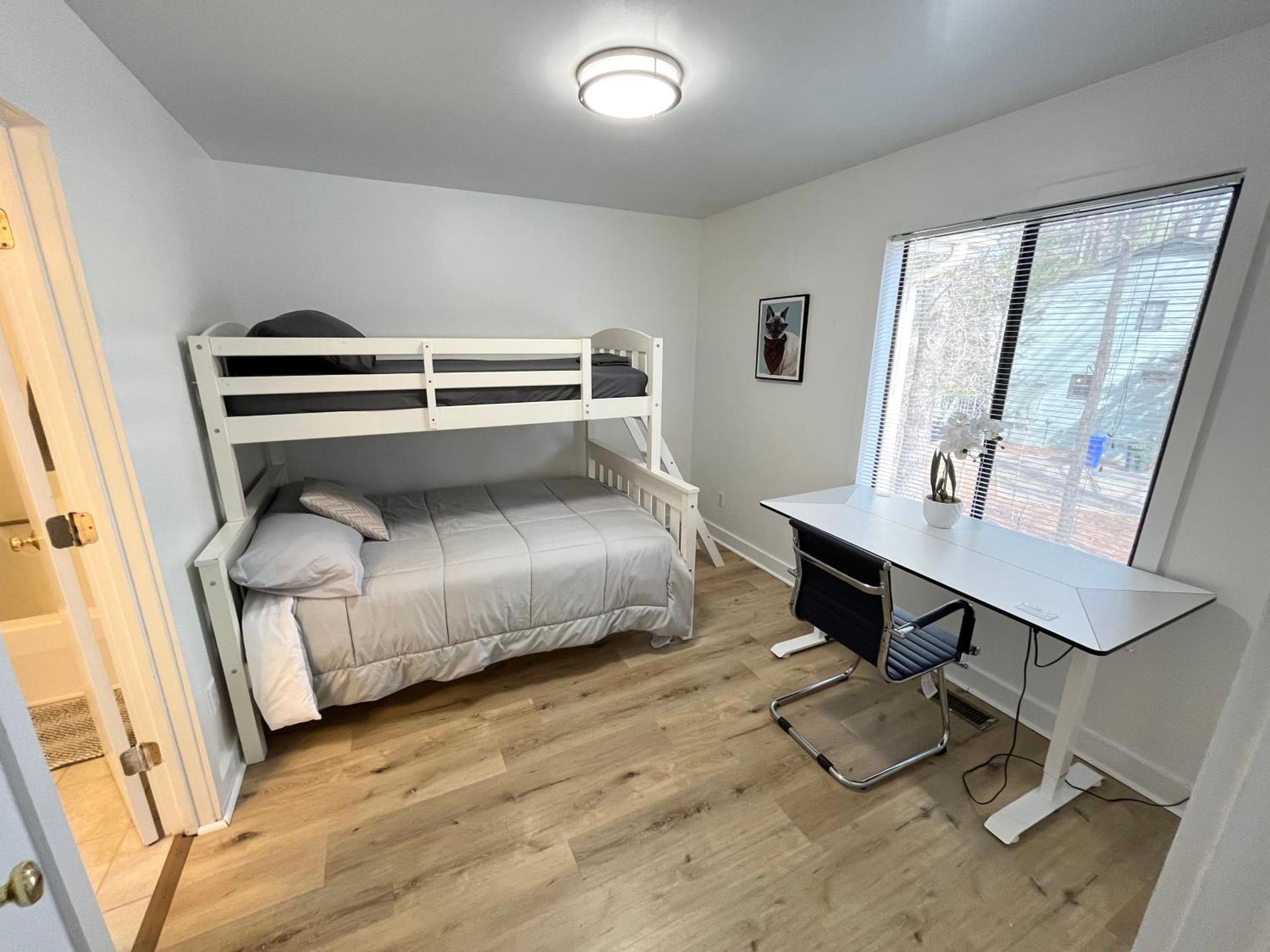 Spacious 2 bedroom house close to UNC