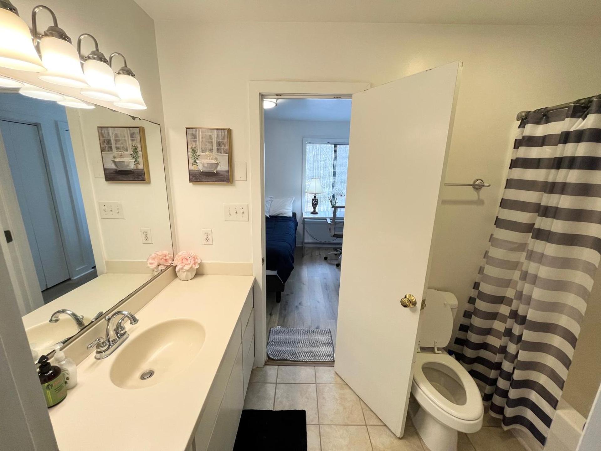 Spacious 2 bedroom house close to UNC