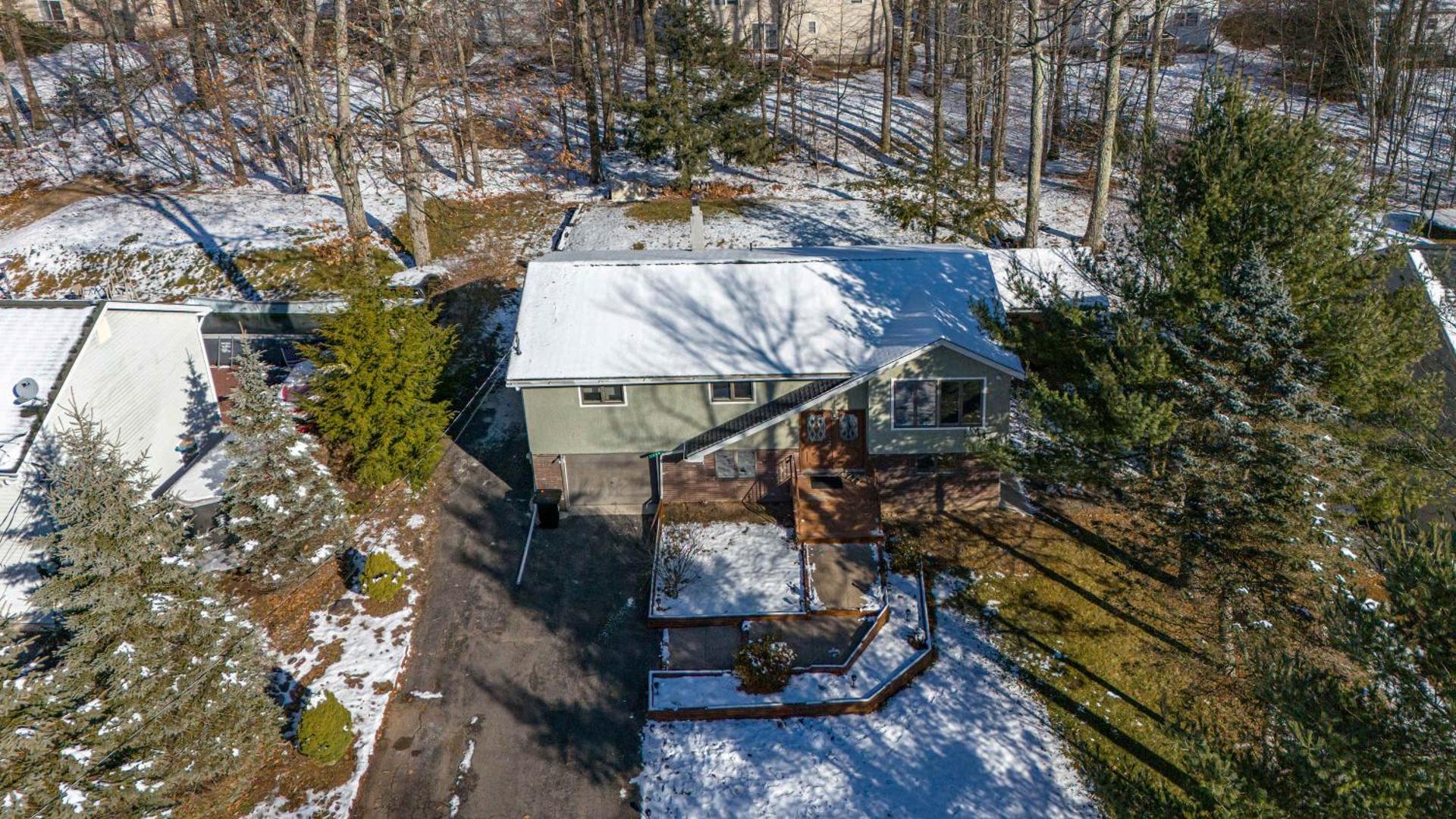 The Woodland Escape Pool Table Fire Pit 4 BD