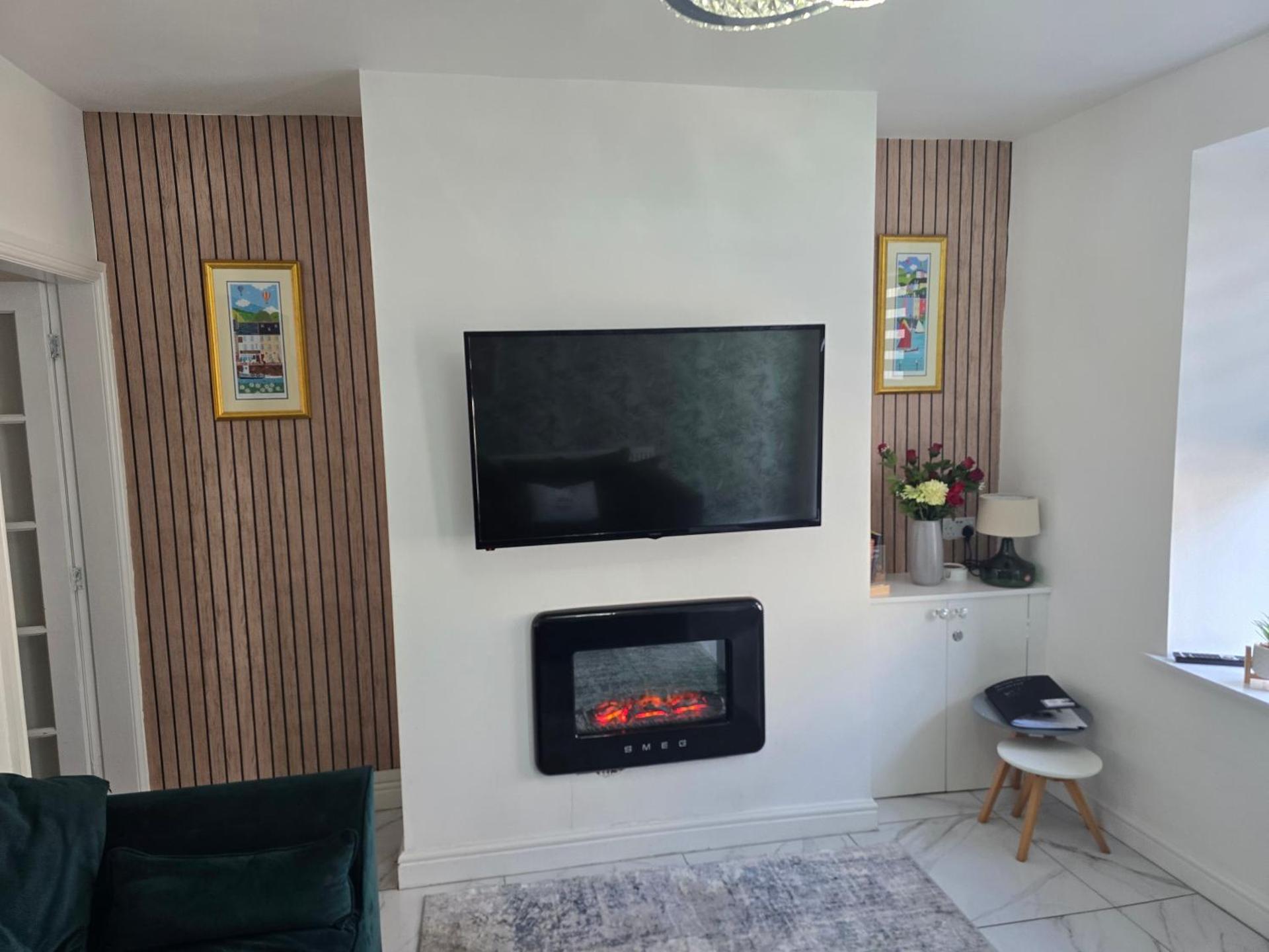 Communal lounge/ TV room