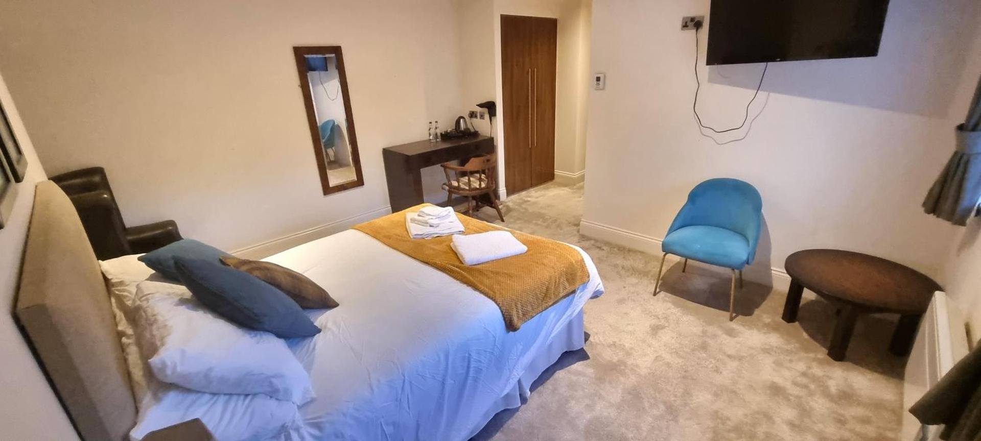 Turnpike by Maya Hotel & Restaurant