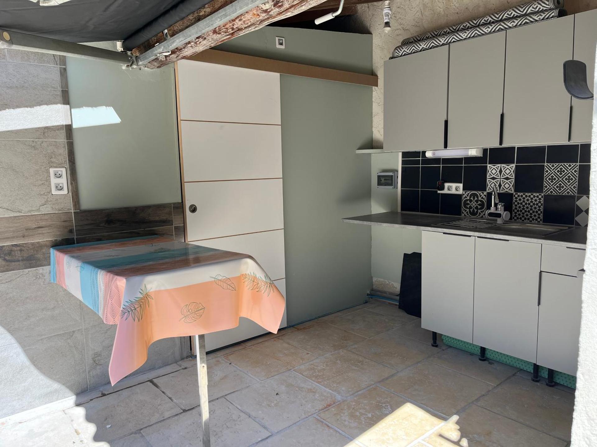 Kitchen or kitchenette