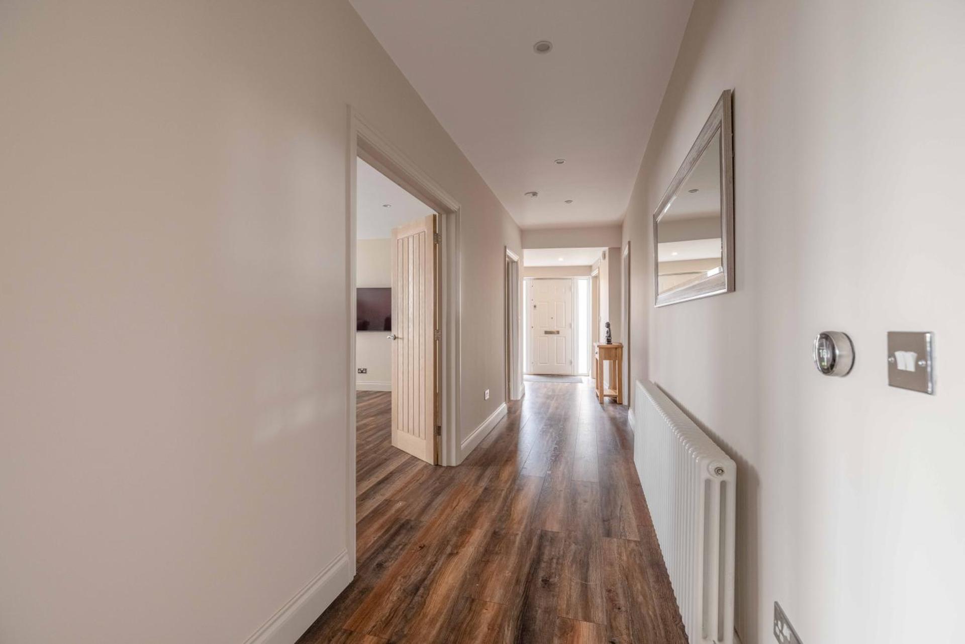 FAMILY FRIENDLY ESCAPE IN ETON, COUNTRYSIDE VIEWS with Hot Tub