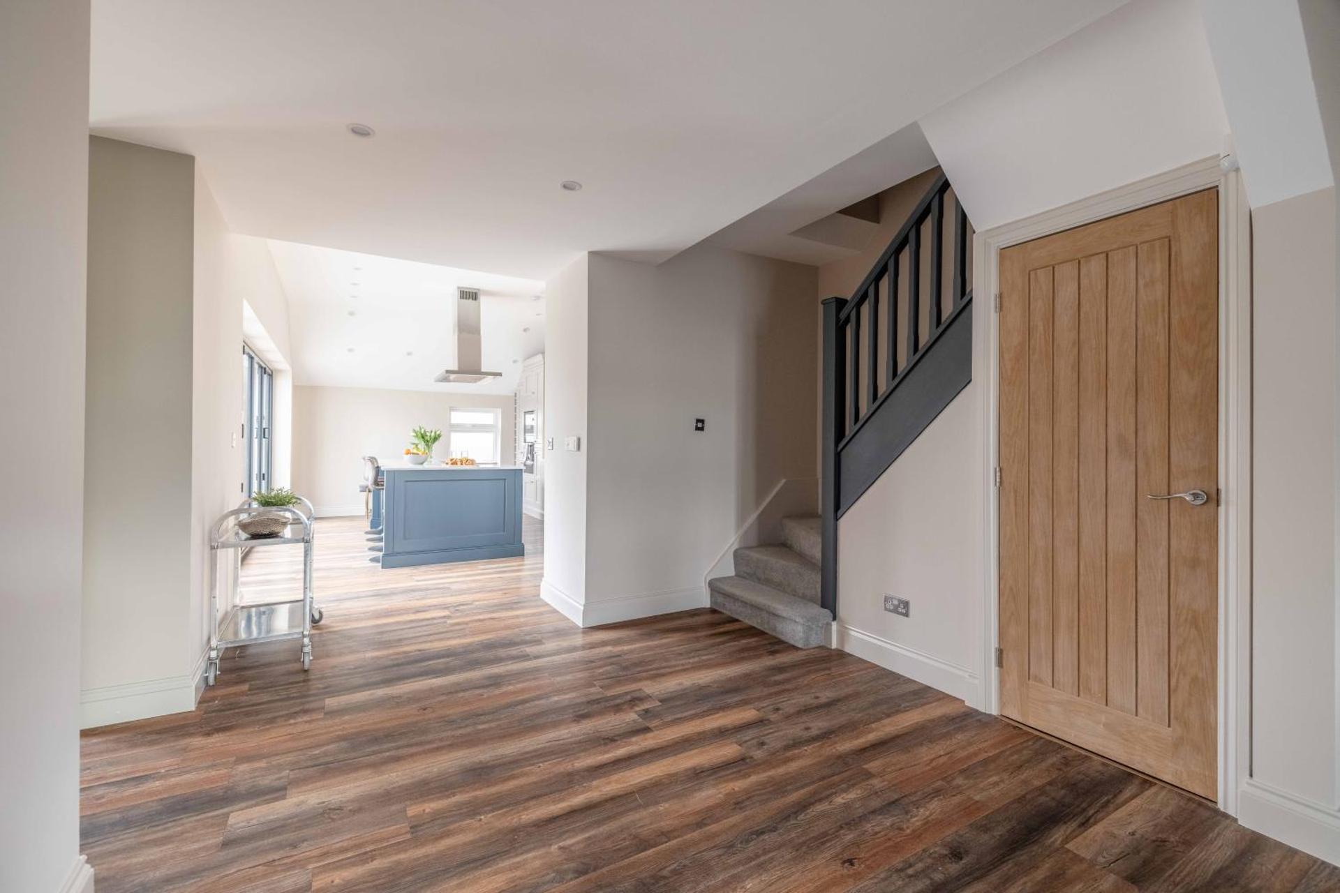 FAMILY FRIENDLY ESCAPE IN ETON, COUNTRYSIDE VIEWS with Hot Tub