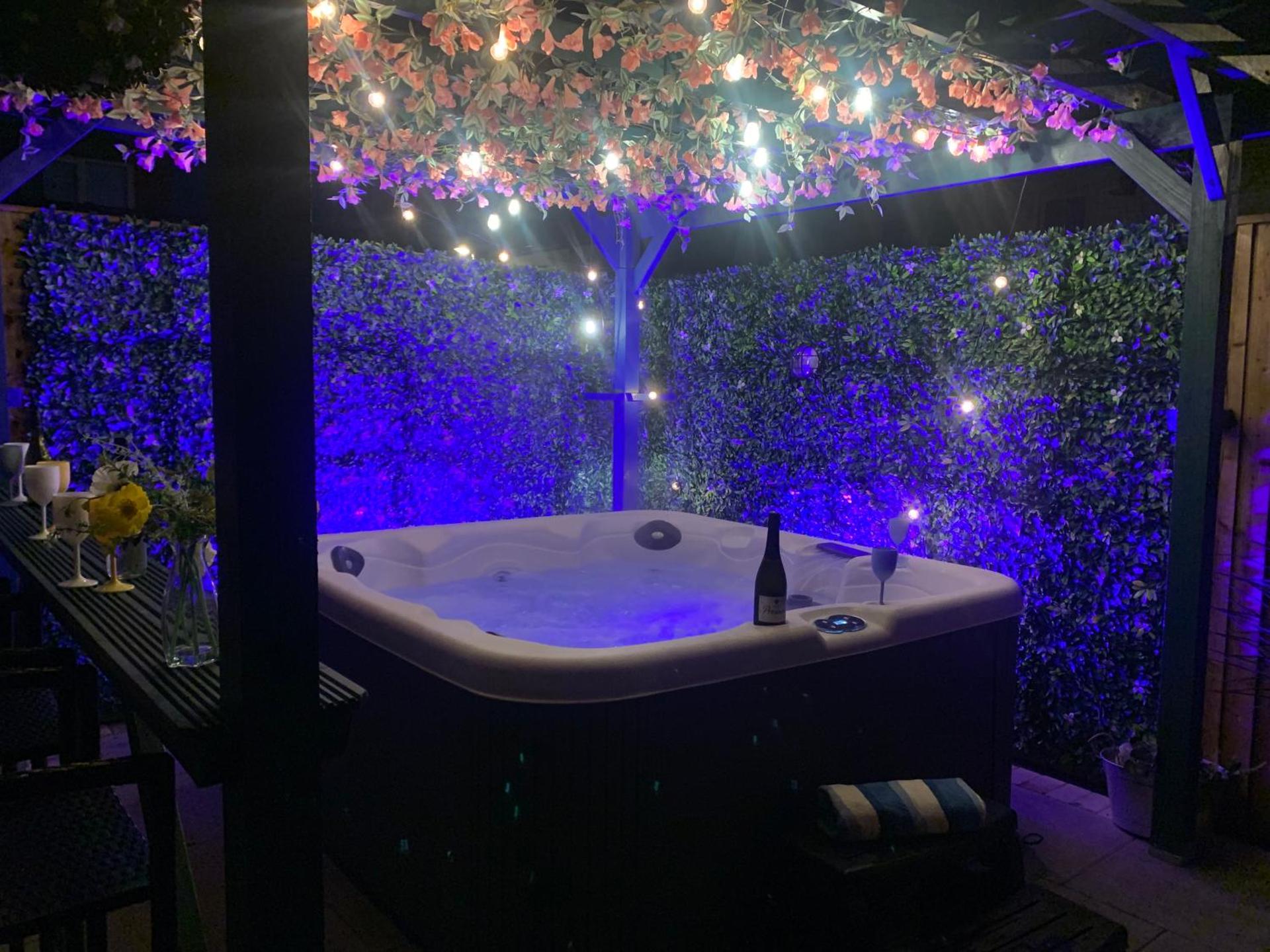 Tower Suites - HOT TUB sleeps 14