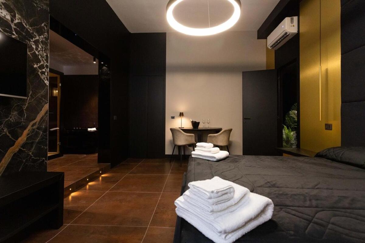 Black Room Suite and SPA