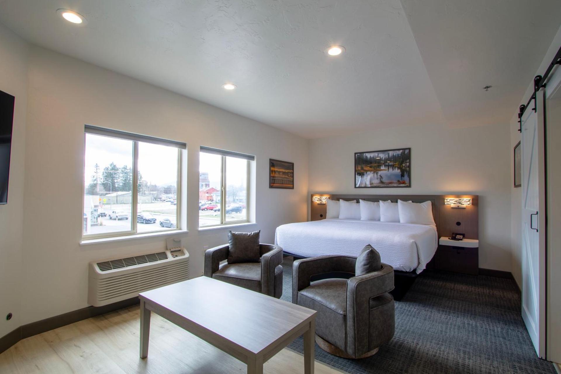 Sandpoint Hotel & Suites Downtown
