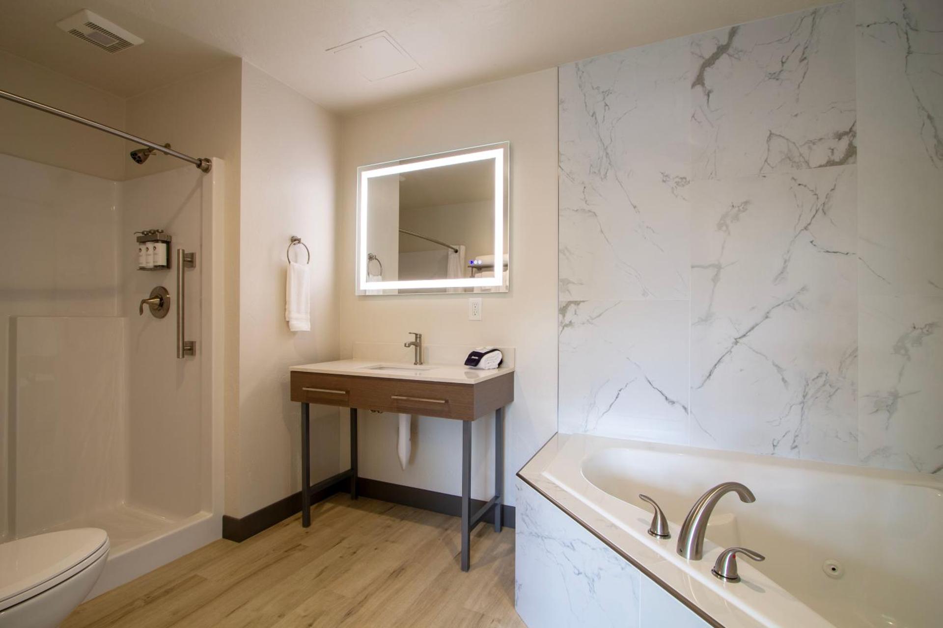 Sandpoint Hotel & Suites Downtown