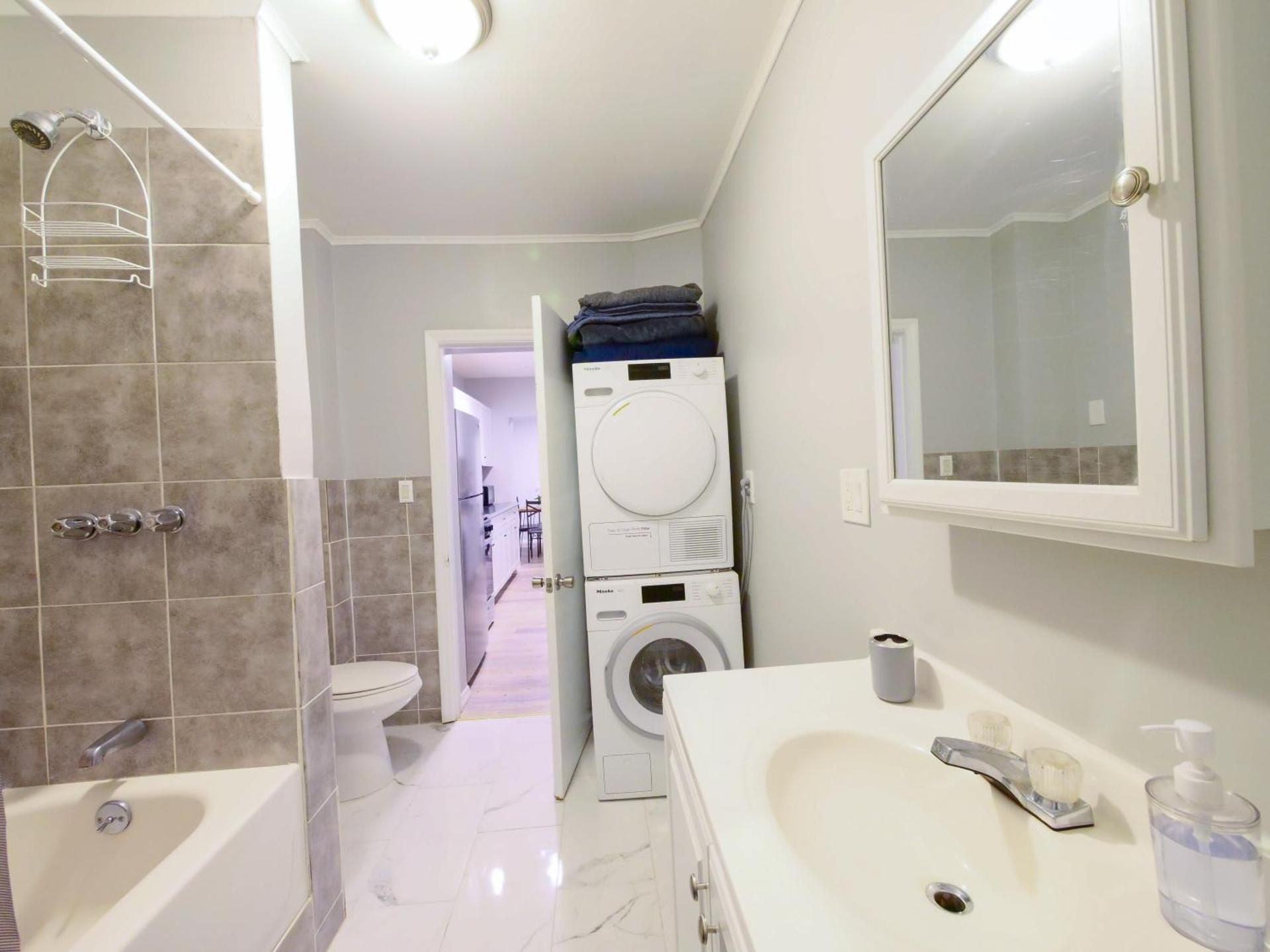 Modern comfort-2BR haven mins to NYC