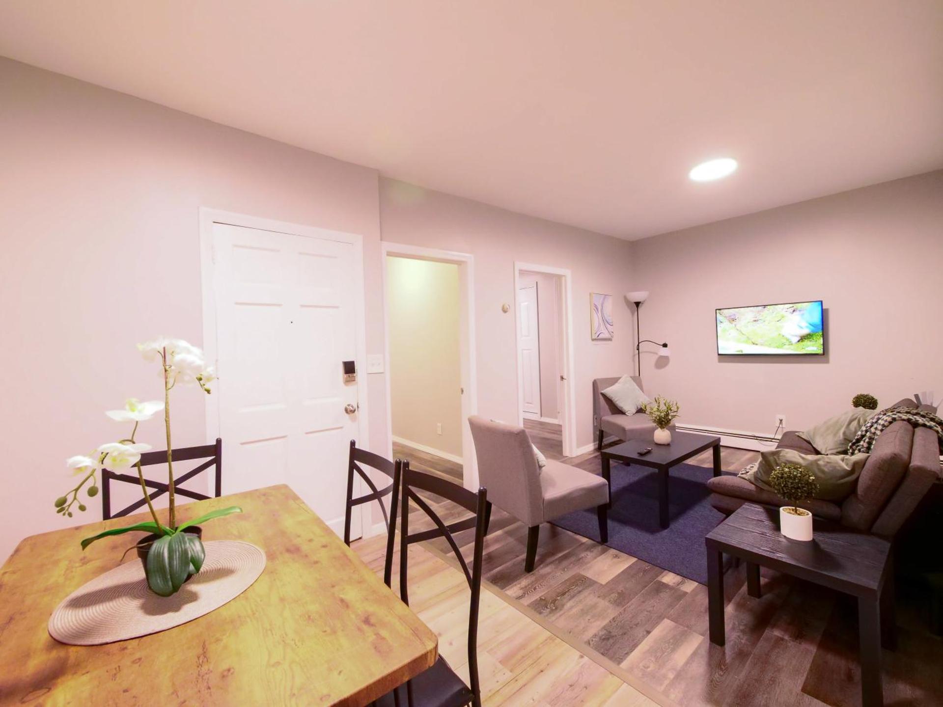 Modern comfort-2BR haven mins to NYC