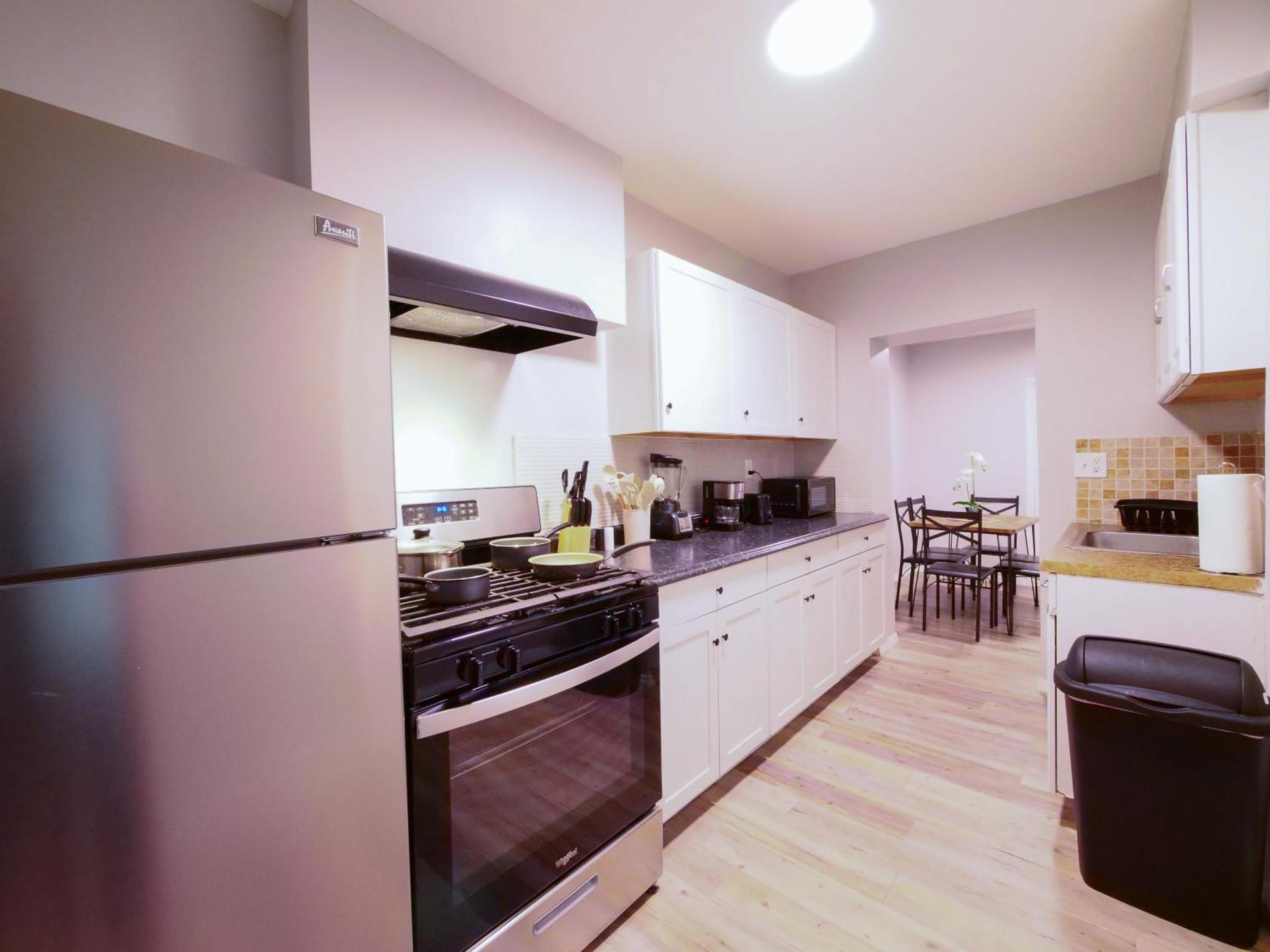 Modern comfort-2BR haven mins to NYC