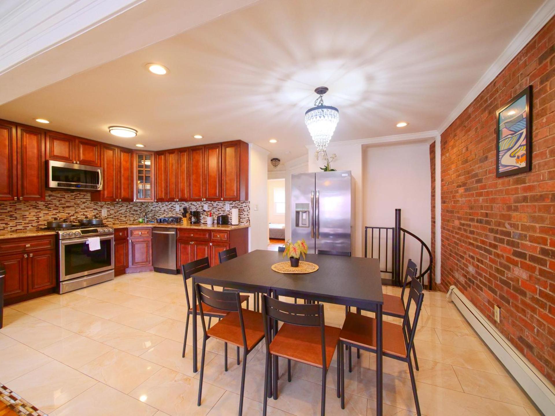 Stylish 3 bed, minutes to NYC!