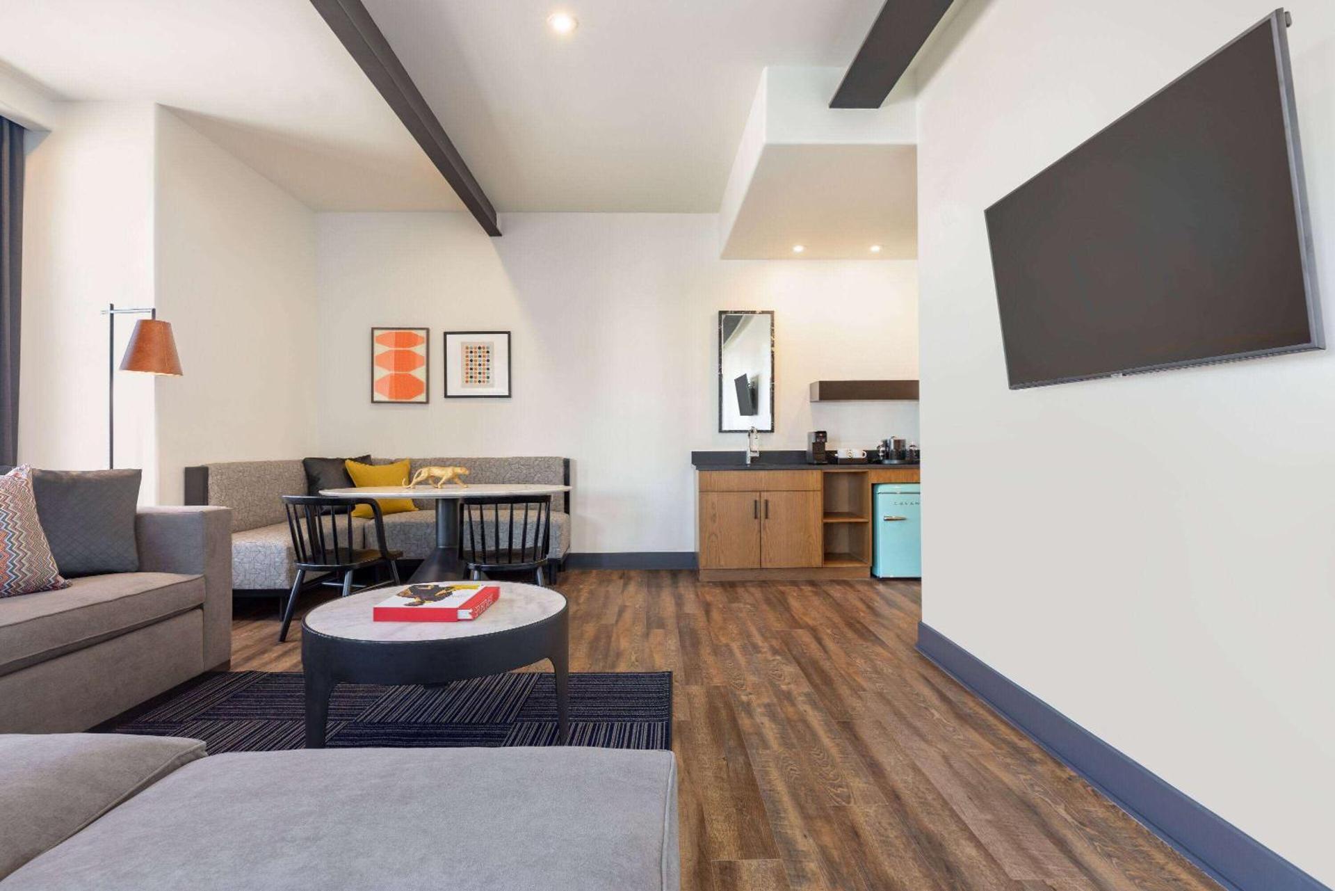 Photo of the whole room