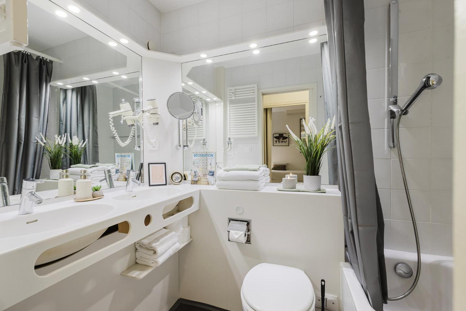 Luganersee, Pool, Strand, Parkplatz, Suite 204