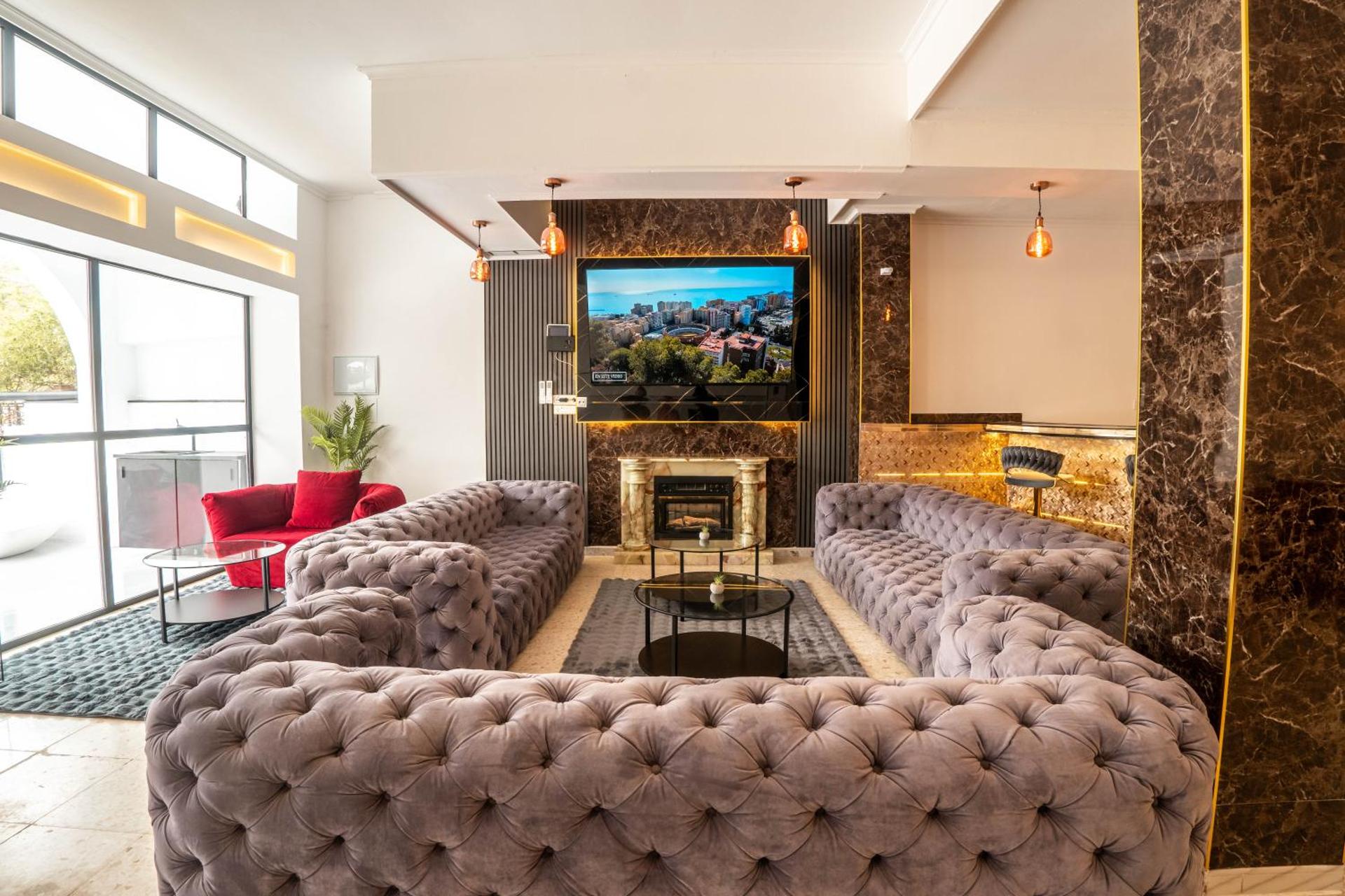 Communal lounge/ TV room