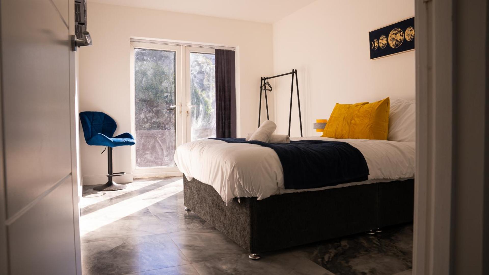 Prestige Stays Cardiff Modern 1-Bedroom Apartment near City Centre Wi-Fi & Lockbox Check-In