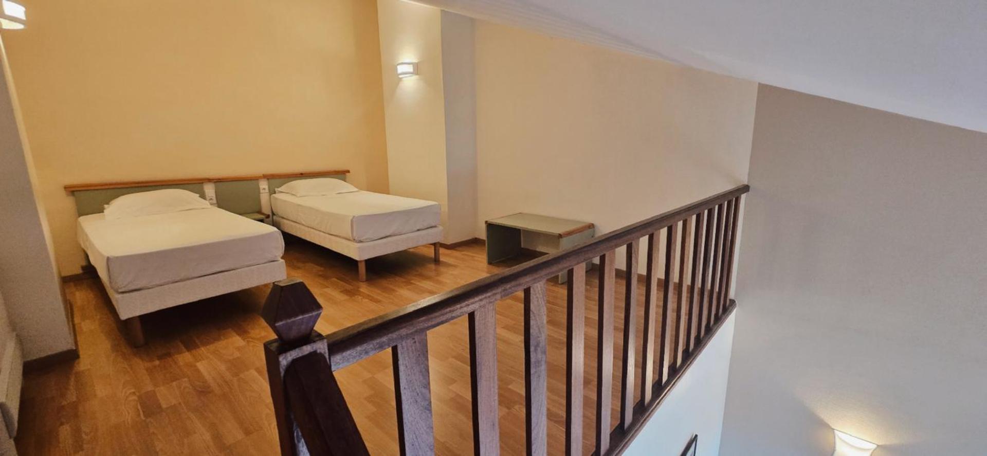 Quadruple Room (4 small beds)