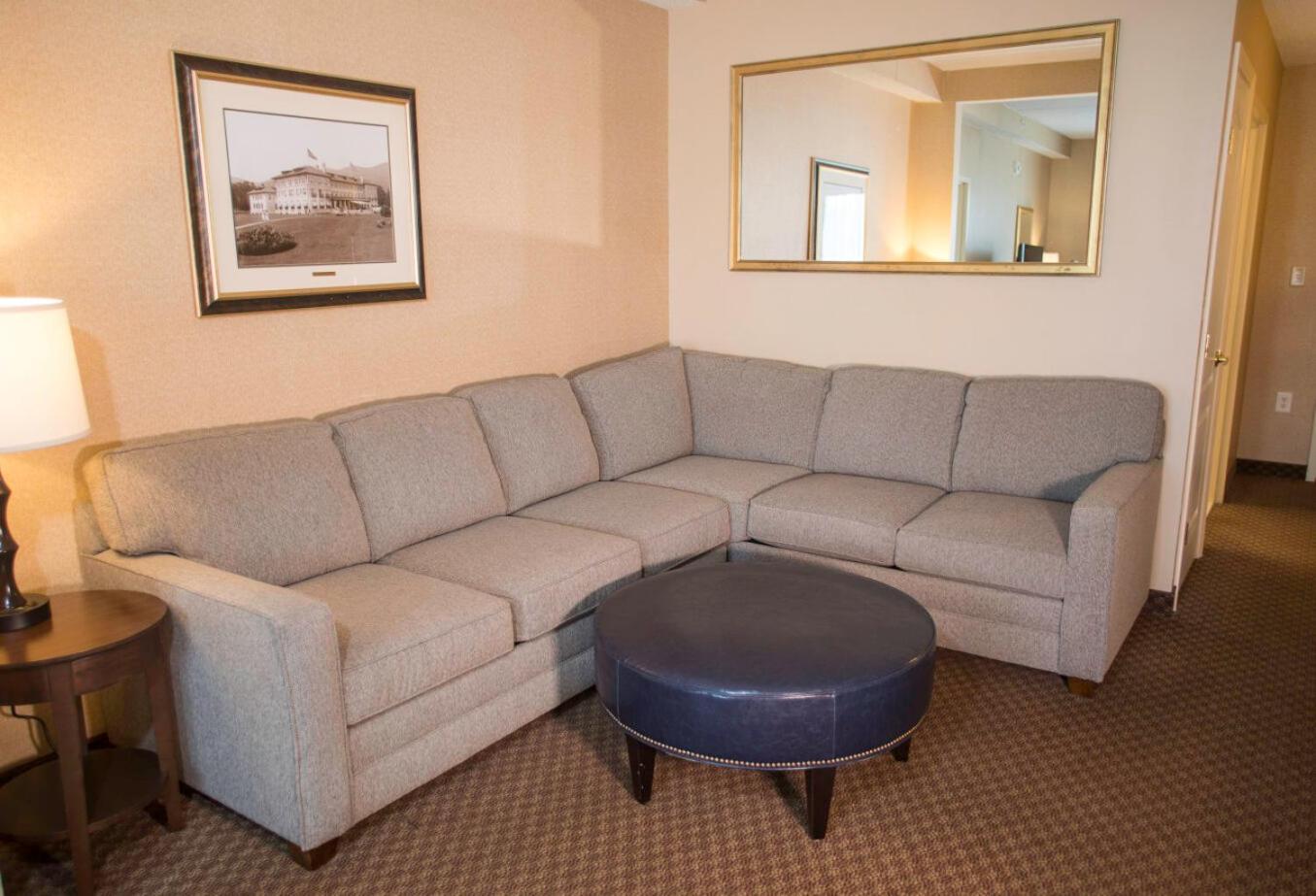 Grand King Room with Mountain View