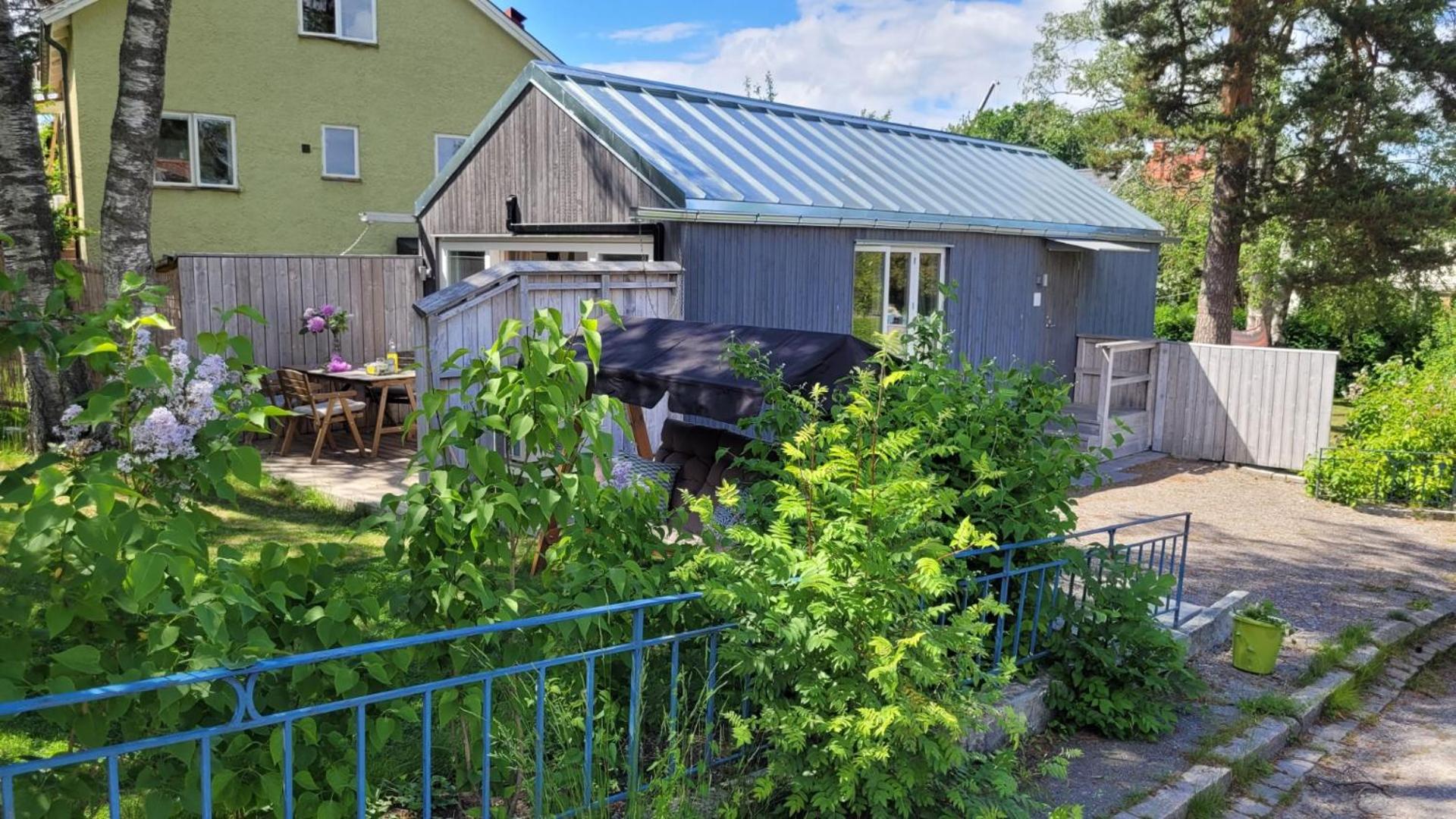 Sparkling newly built house close to city & nature