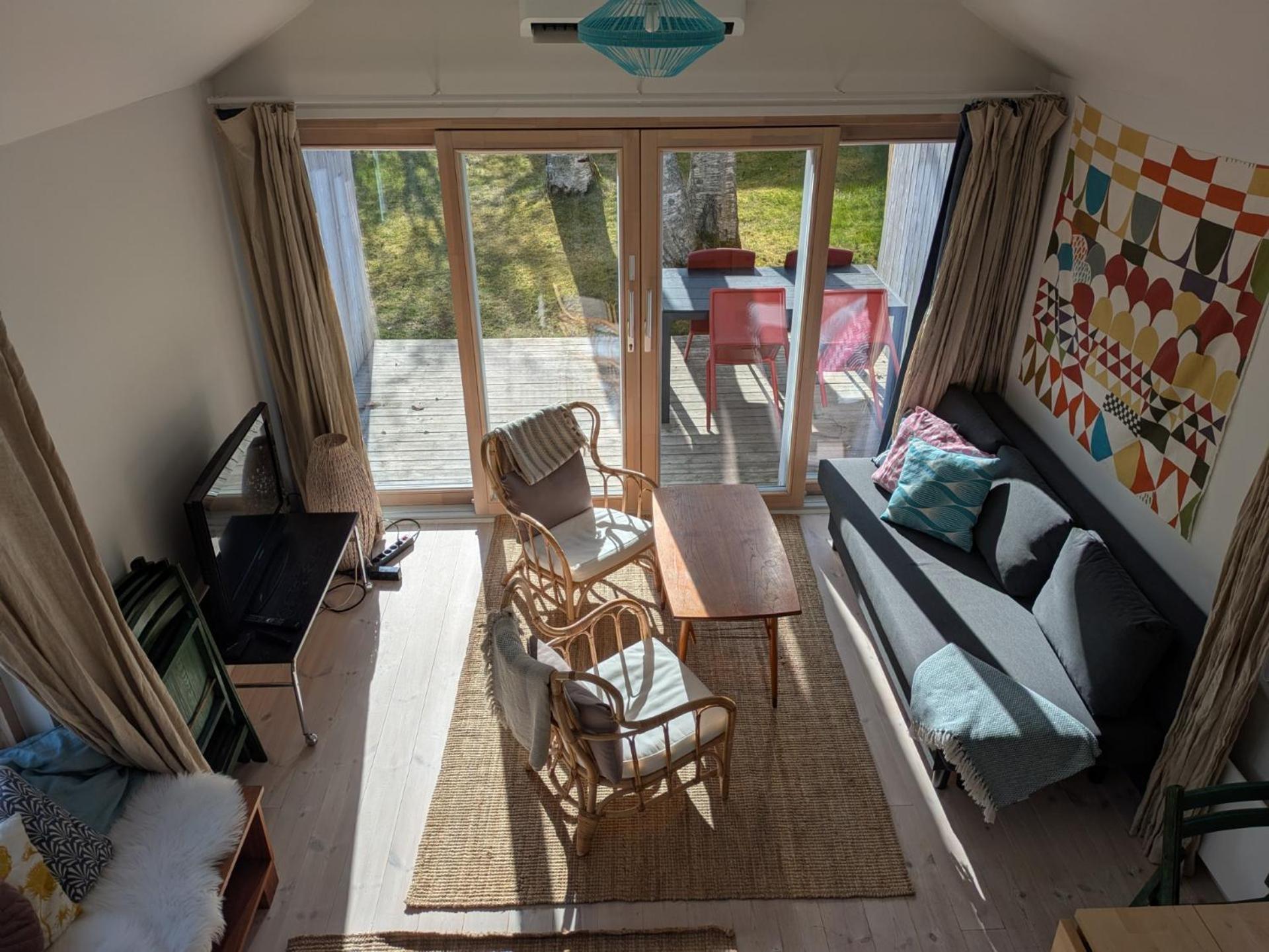 Sparkling newly built house close to city & nature