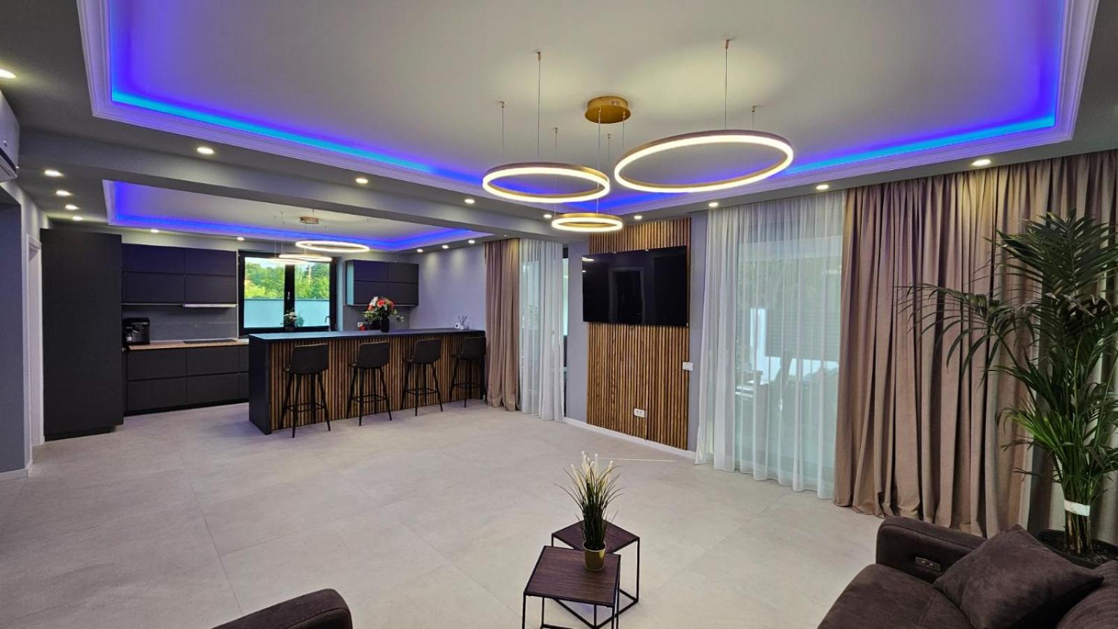 Communal lounge/ TV room