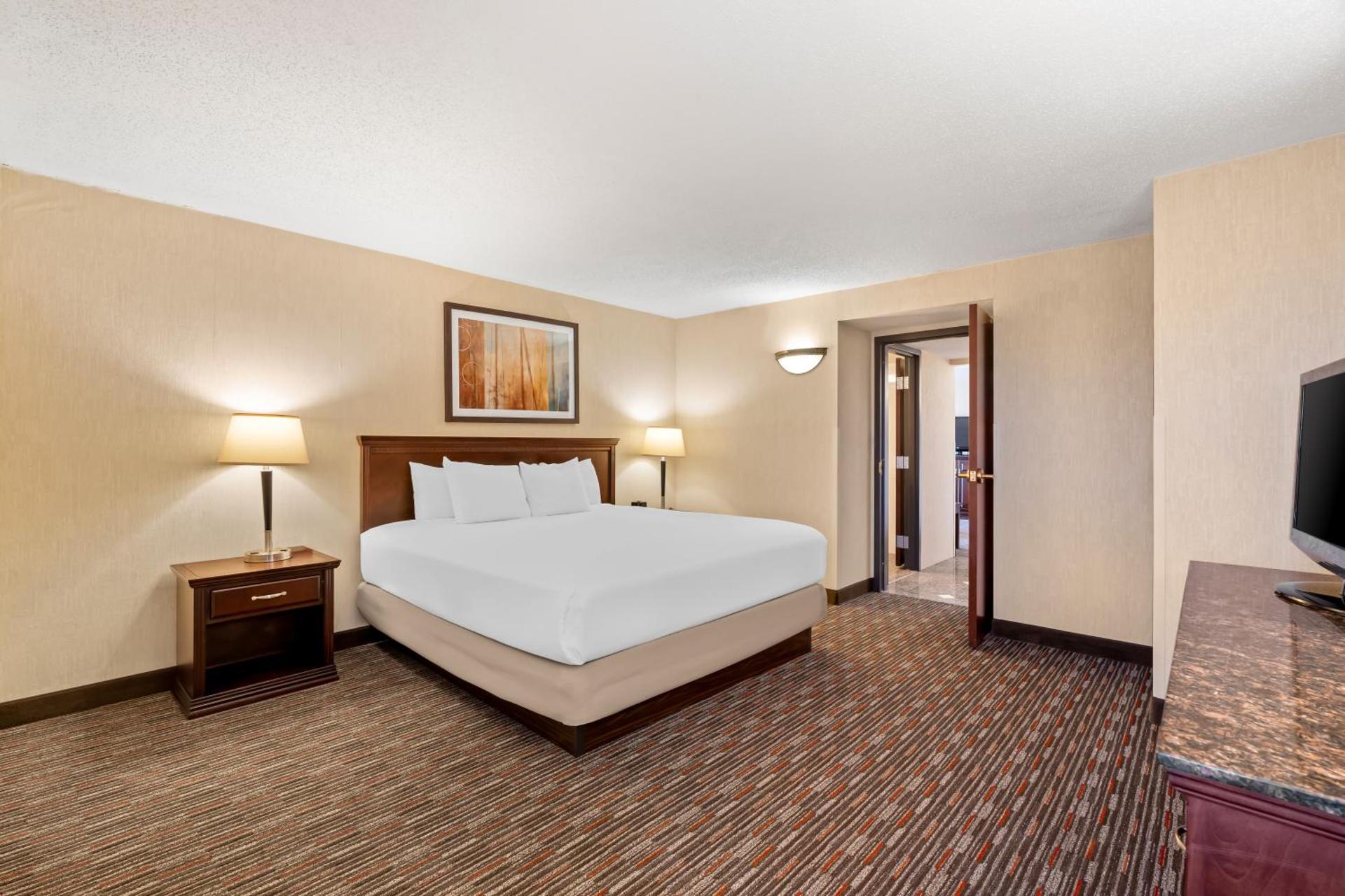 Superior King Suite - Non-Smoking