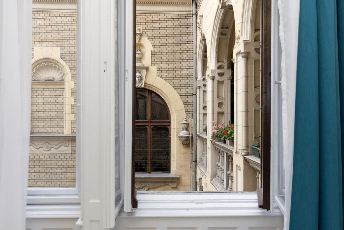 City Center 2 Bedroom Apartment!