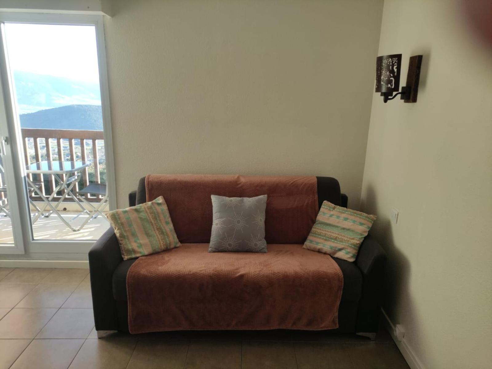 Studio avec vue panoramique sur la montagne