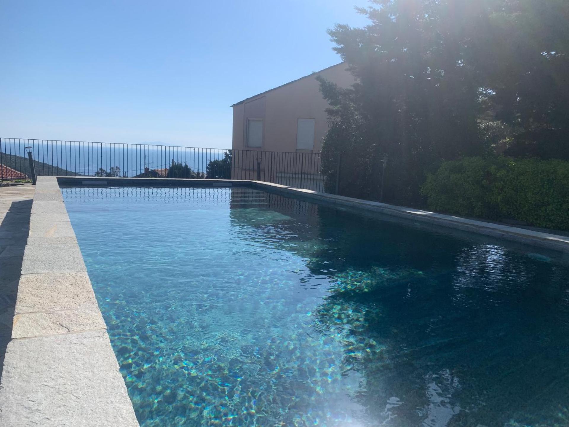 Vacances de rêve vue mer et montagne