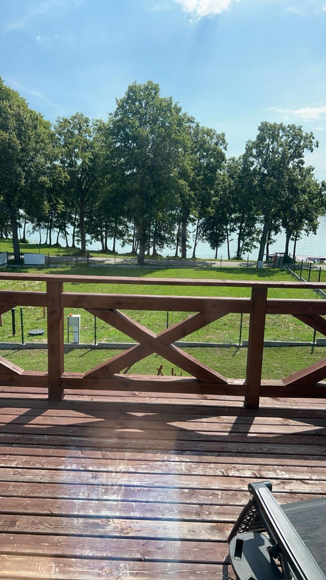 Zielona Ostoja - domy całoroczne z własną linią brzegową