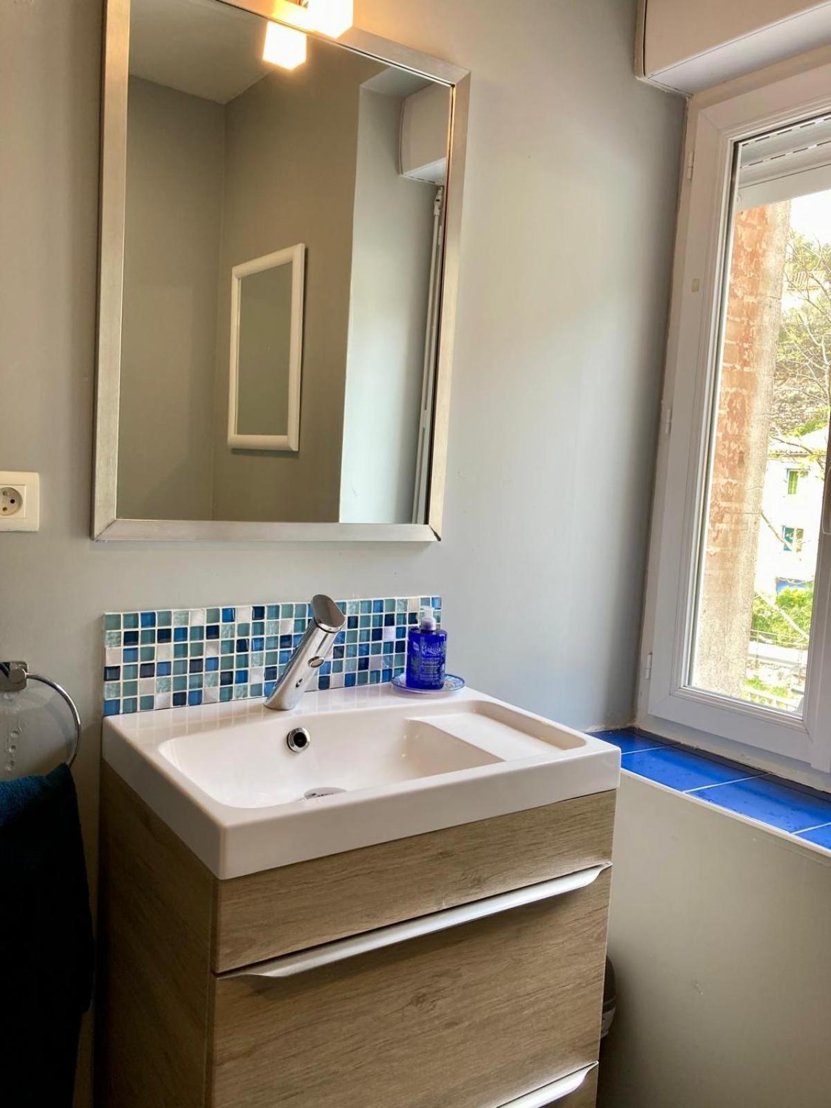 Bijou SURDESPINE air conditioned 100m to Historic 4 Cathar Châteaux Lastours access to a very pretty riverside garden!!